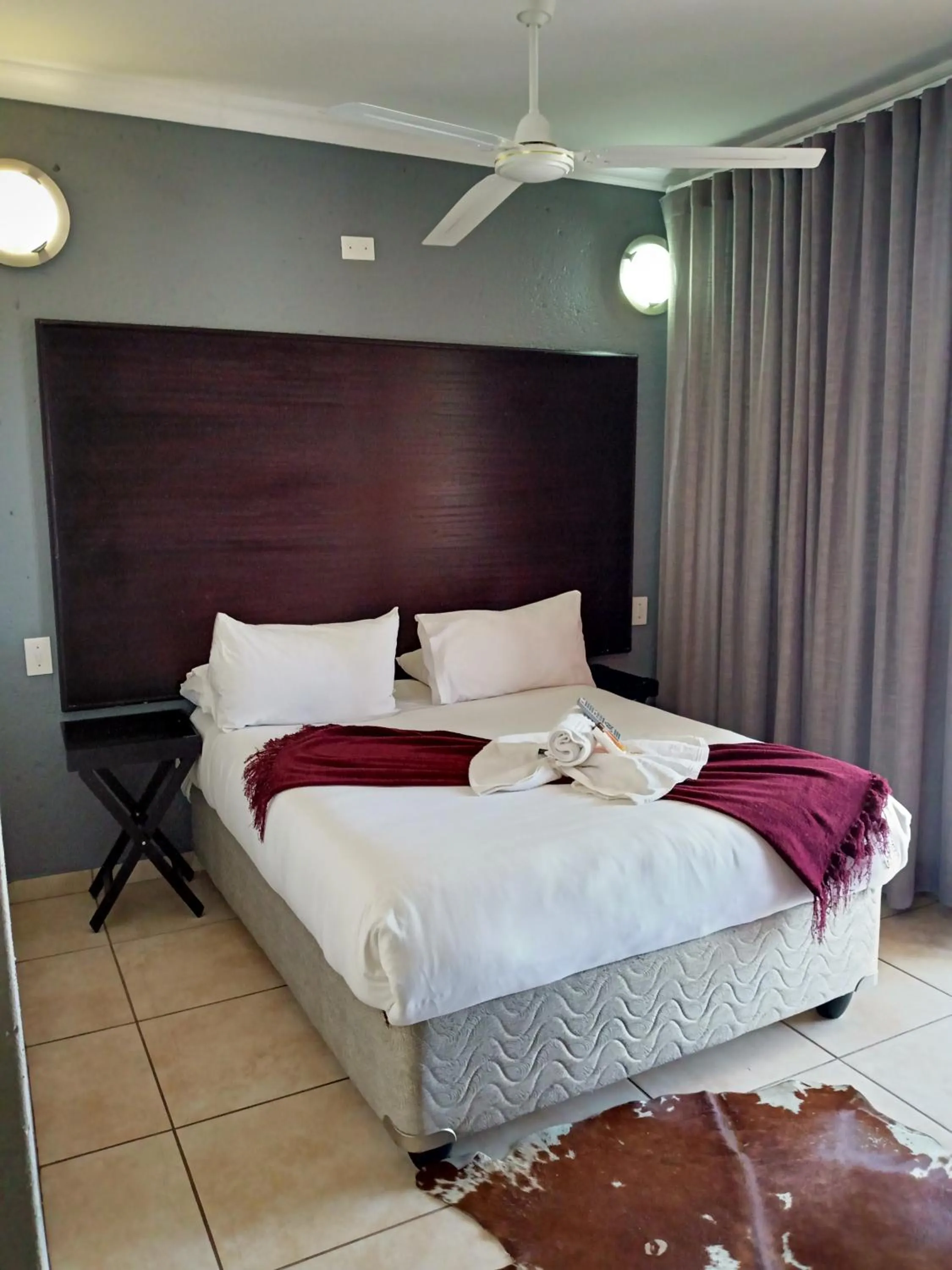 Bed in Khayalami Hotel - Ermelo