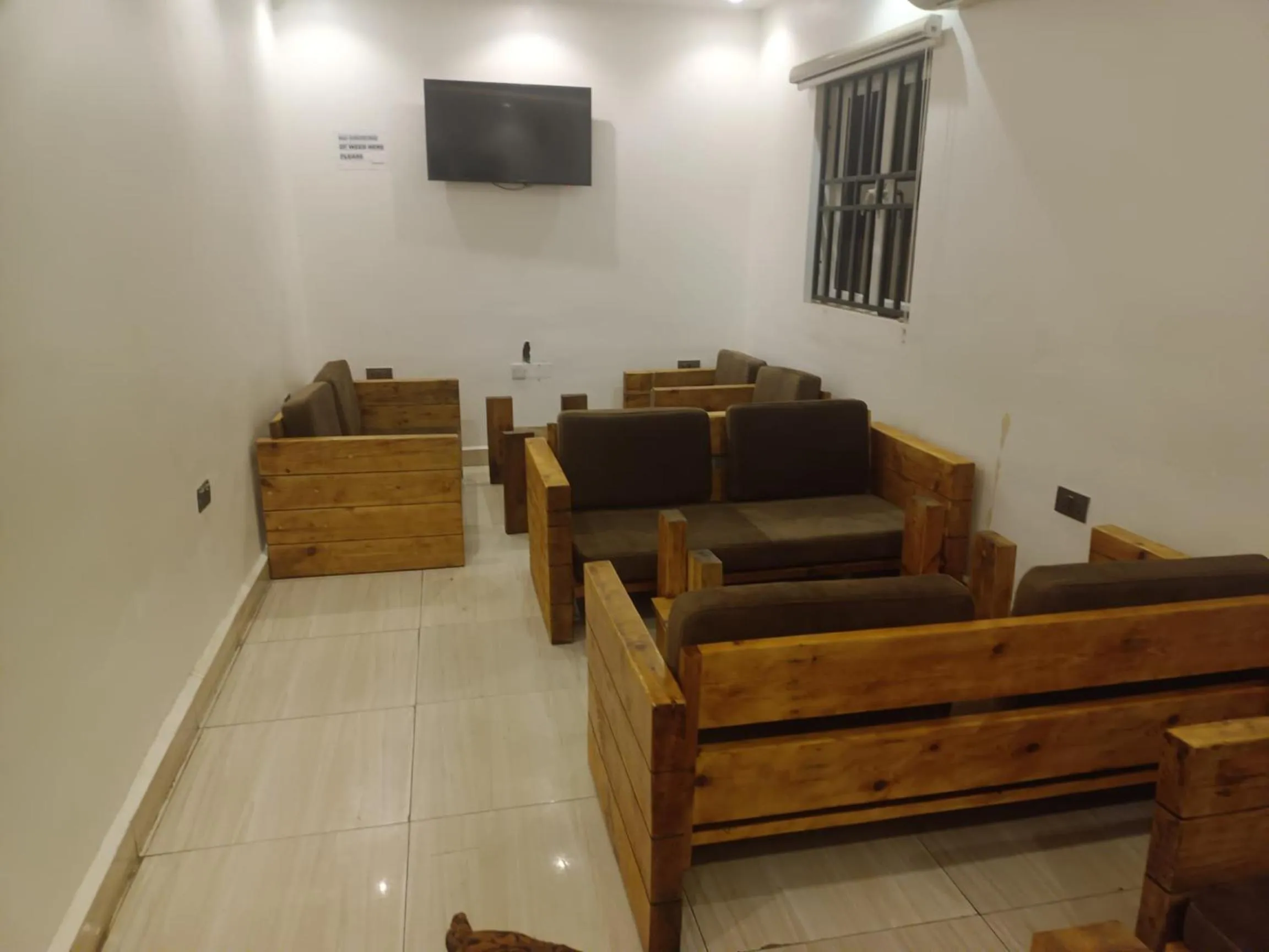 Lounge or bar in Skenyo Hotel & Apartments