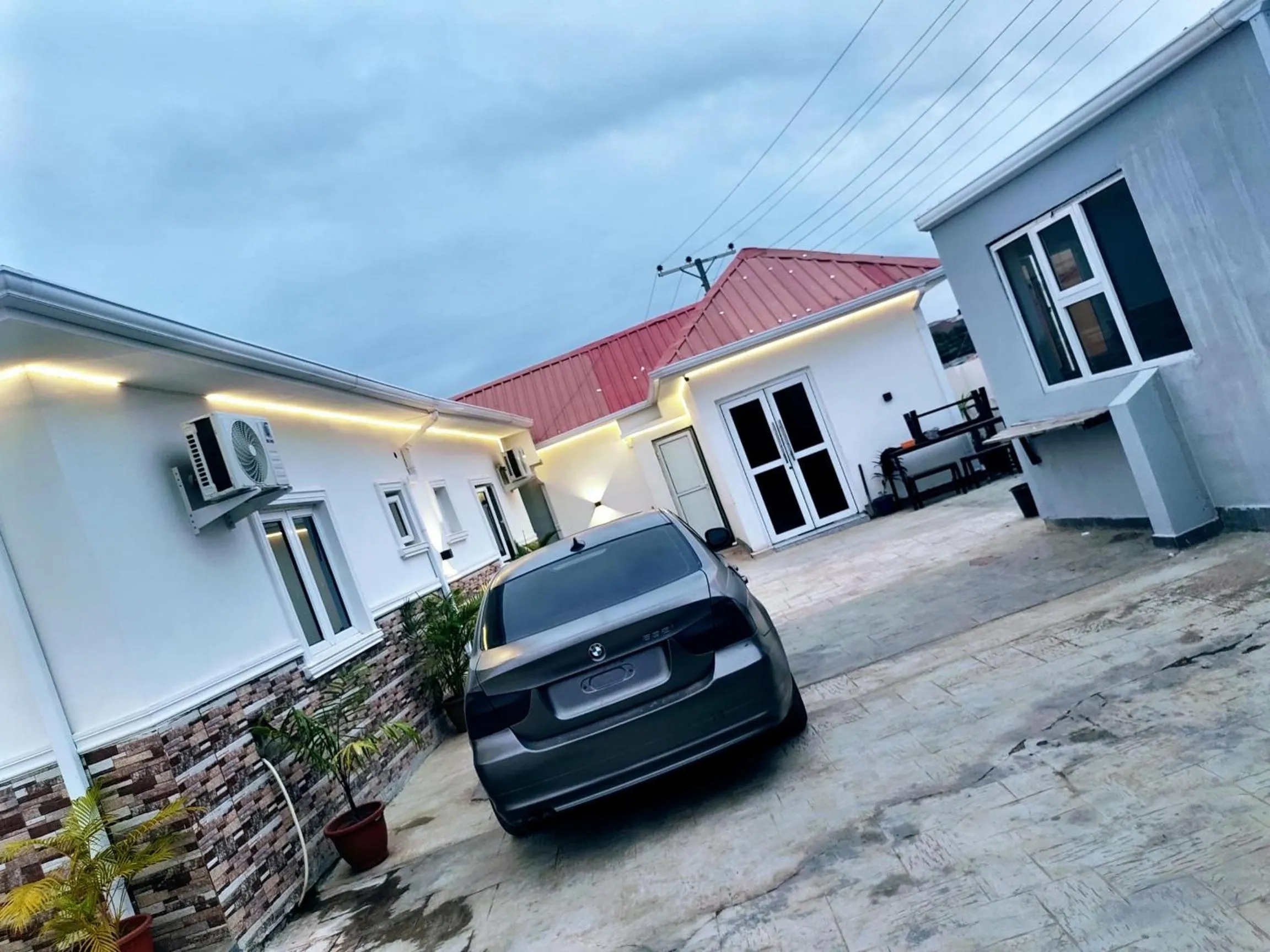 Property building in Skenyo Hotel & Apartments