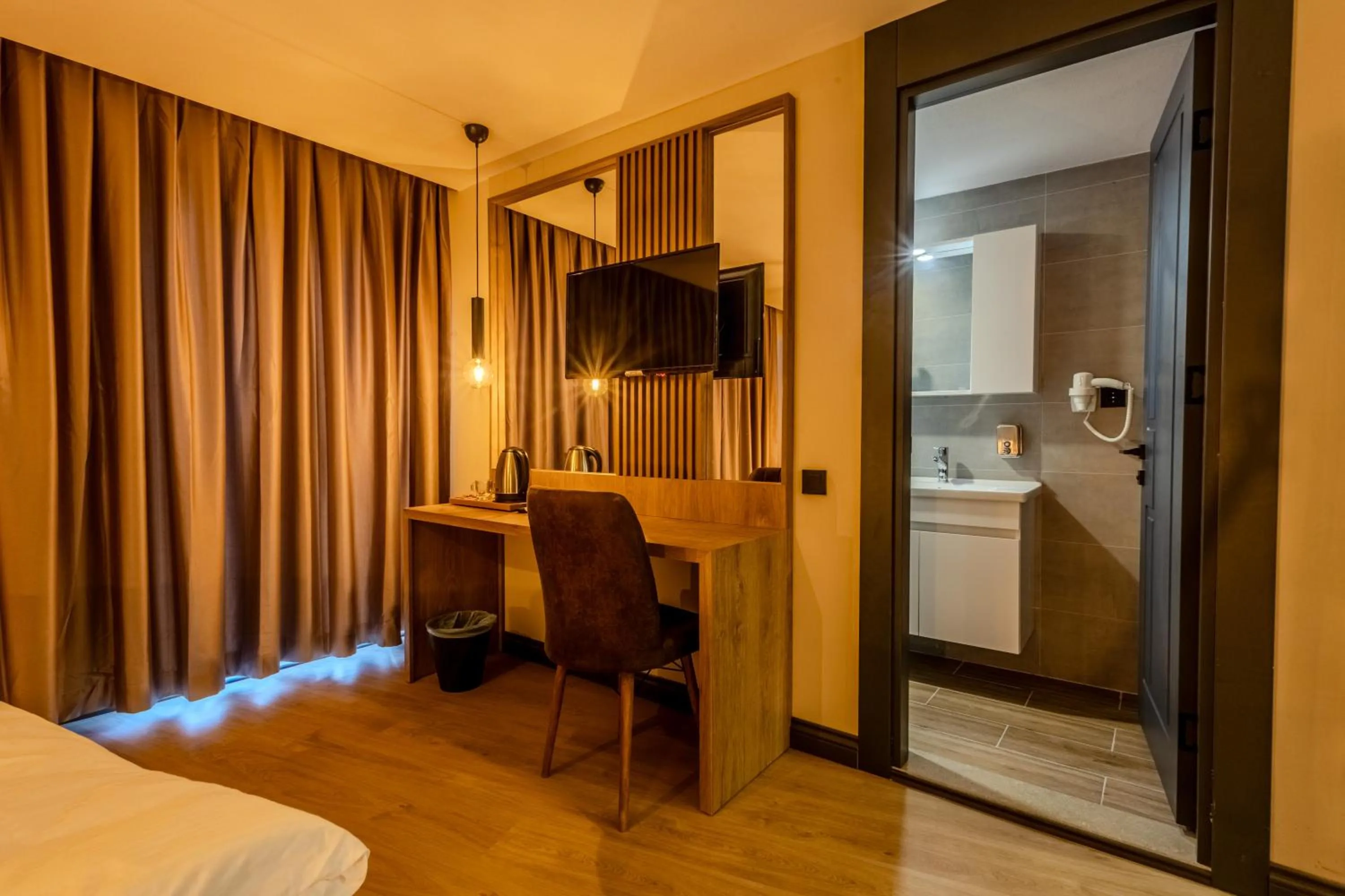 TV and multimedia, Bed in LELİKO SUITES