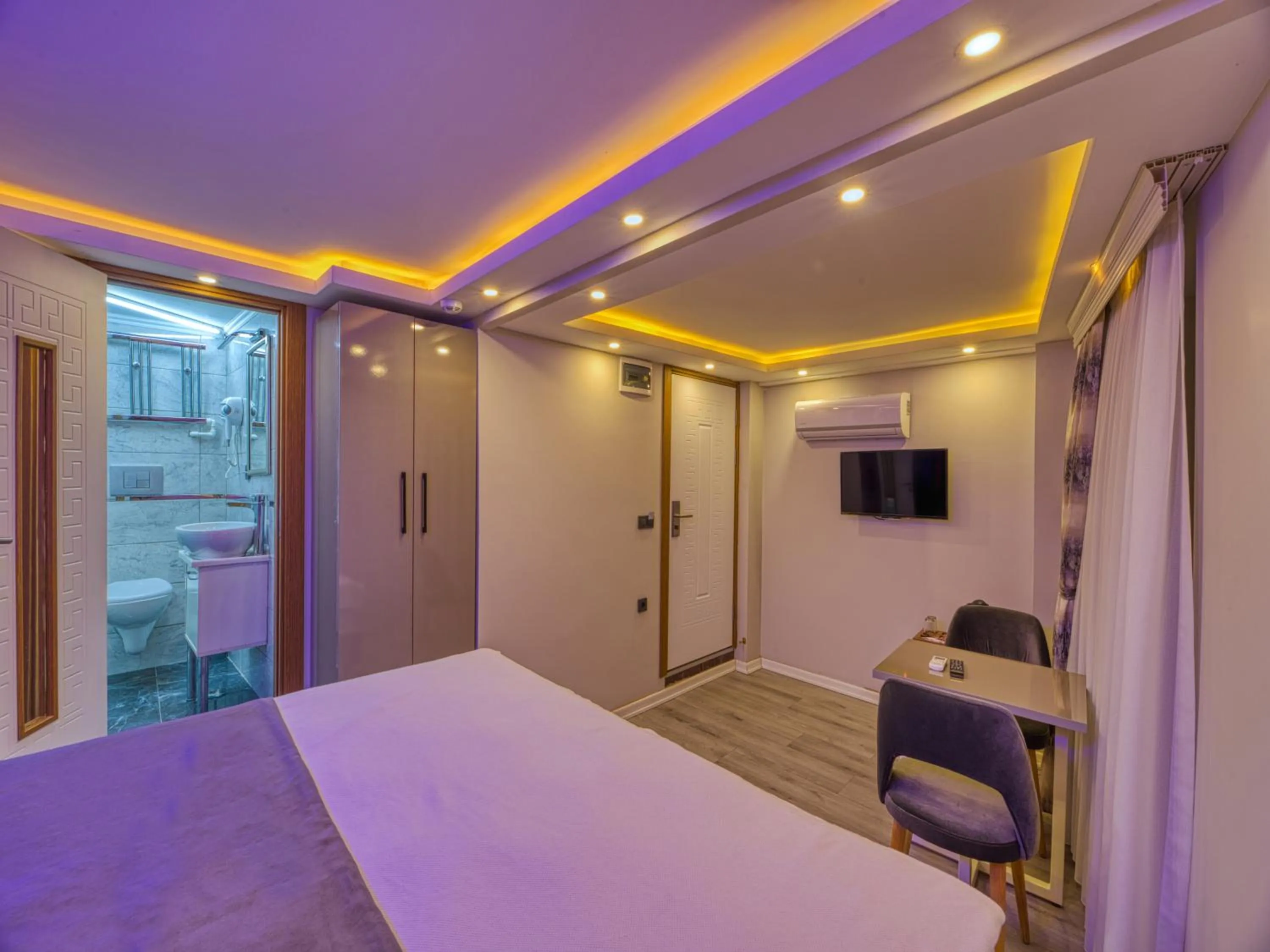 Bathroom in GALATAGREENAPPLEHOTEL