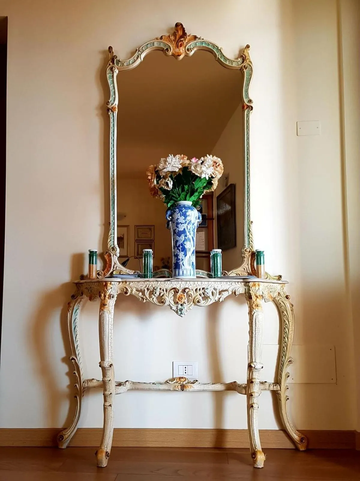 Decorative detail in Cadorna Chalet