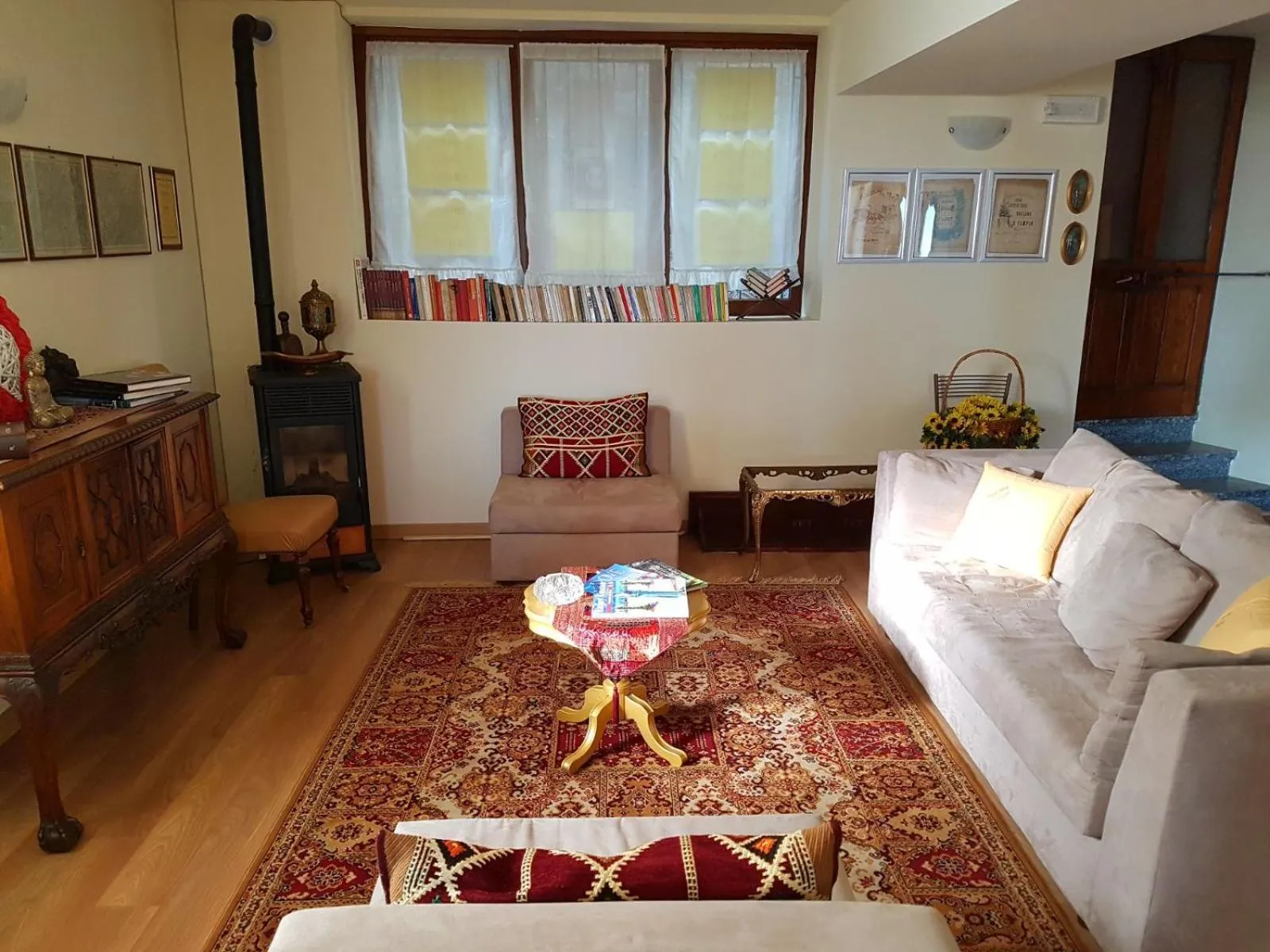 Library in Cadorna Chalet