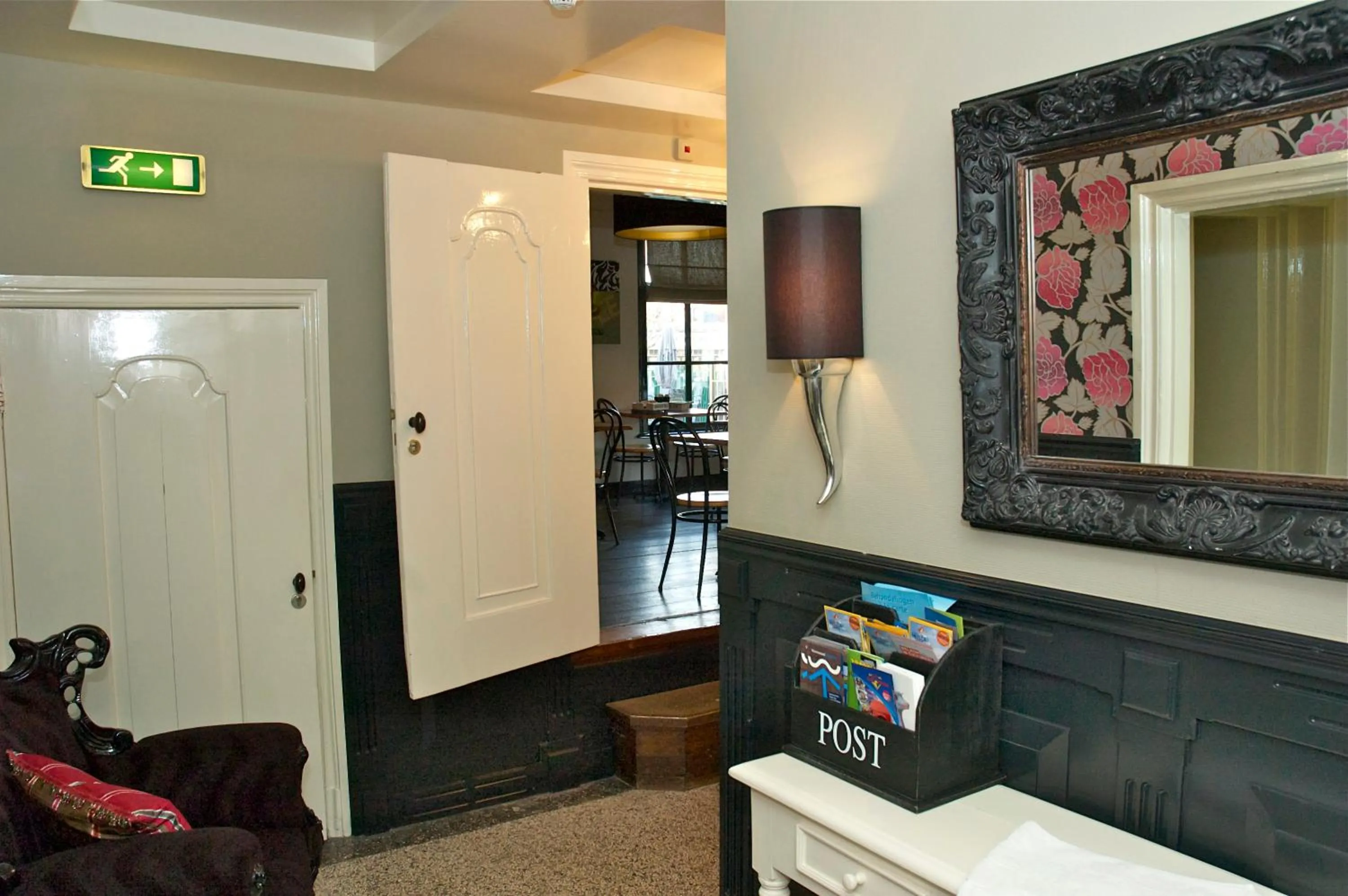 Facade/entrance in De Herberg