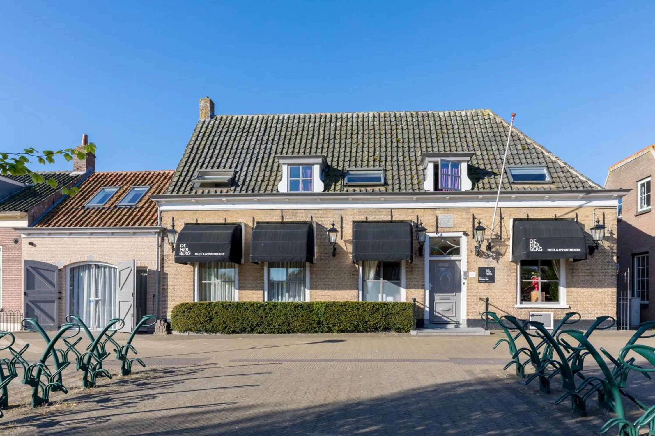 Facade/entrance in De Herberg