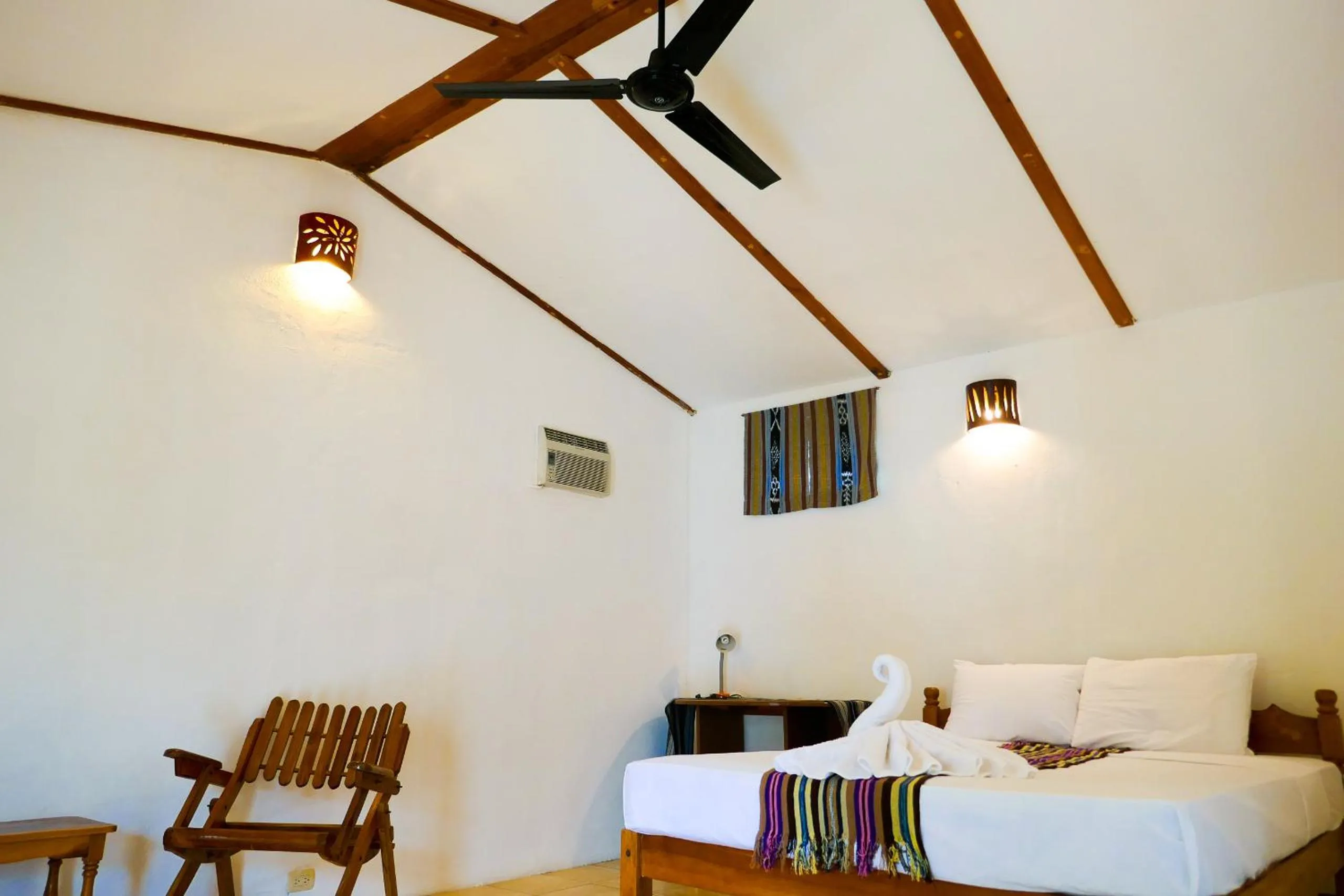 Photo of the whole room, Bed in El Pacifico Hotel