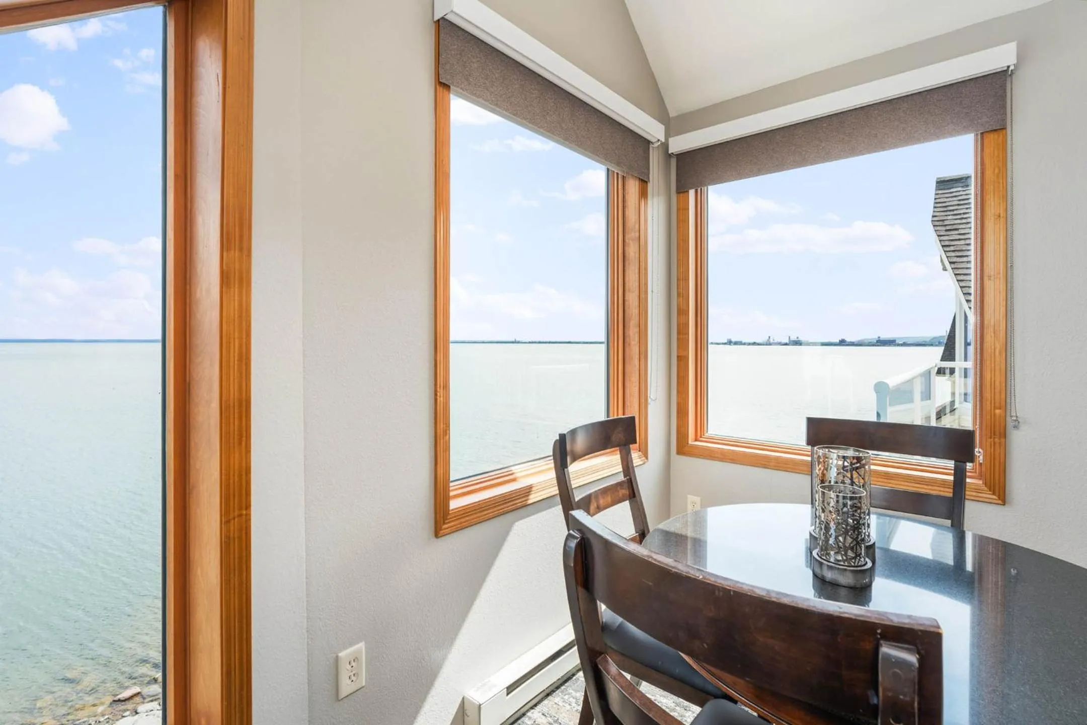 Dining area in Beacon Pointe on Lake Superior
