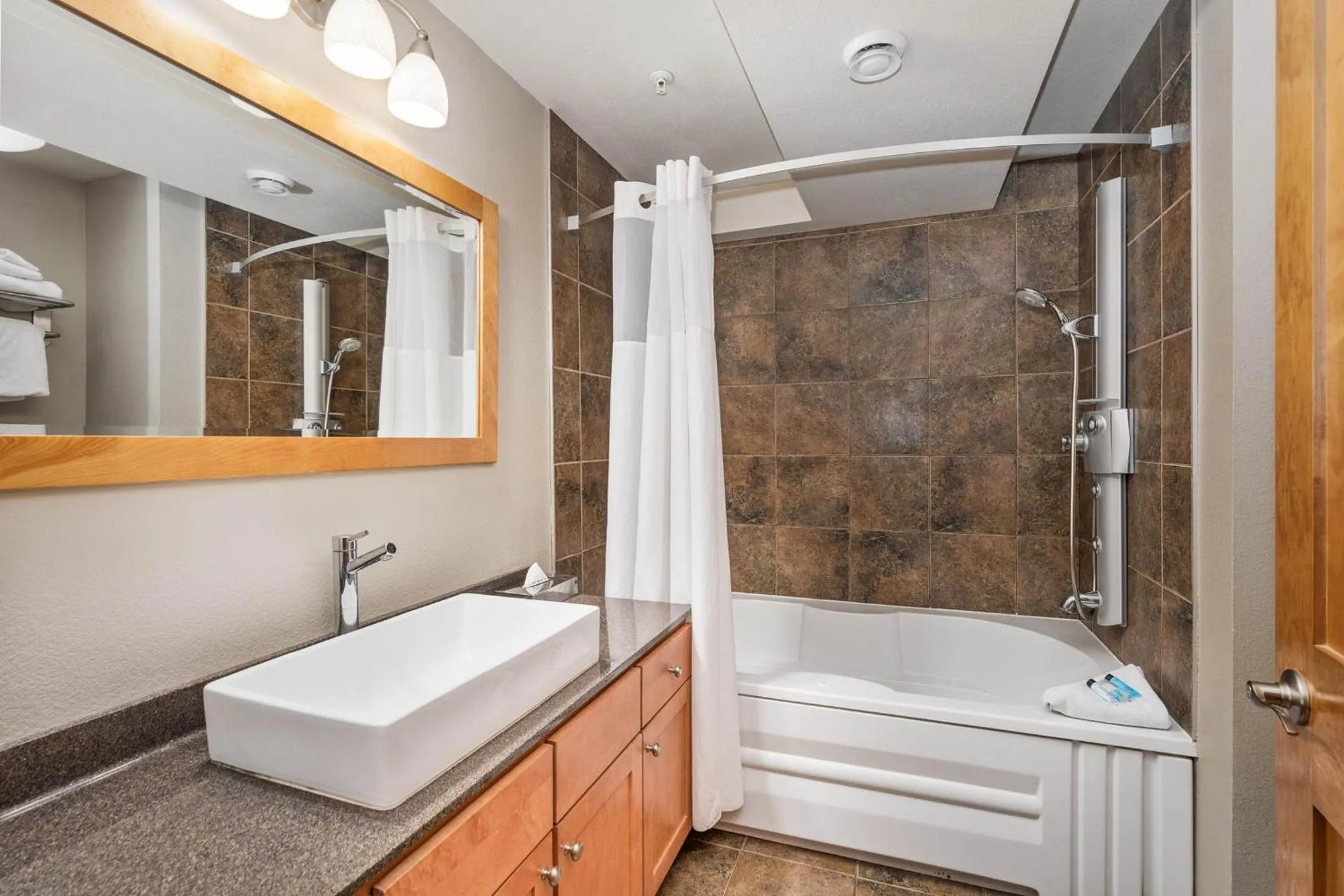Bathroom in Beacon Pointe on Lake Superior