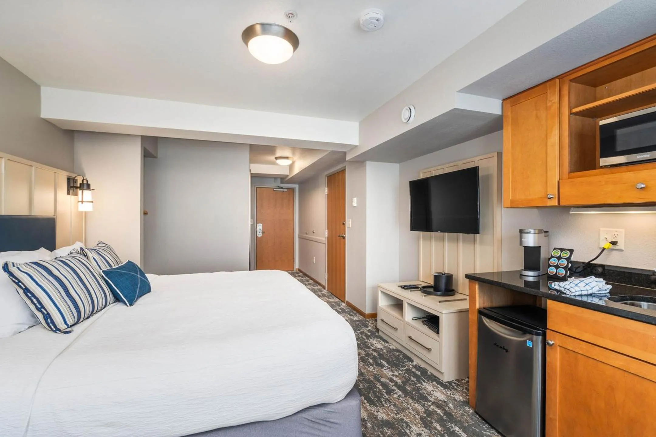 Bedroom, Bed in Beacon Pointe on Lake Superior