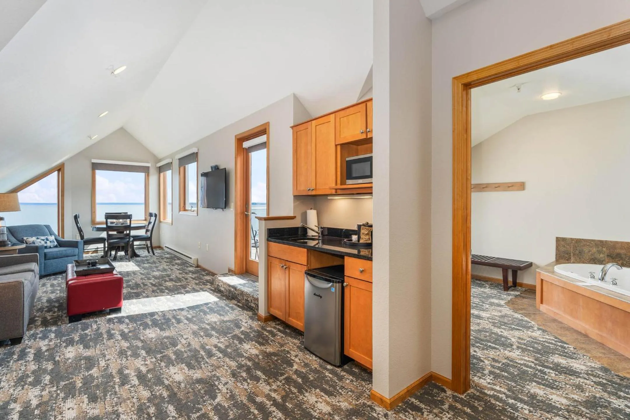 Kitchen or kitchenette in Beacon Pointe on Lake Superior