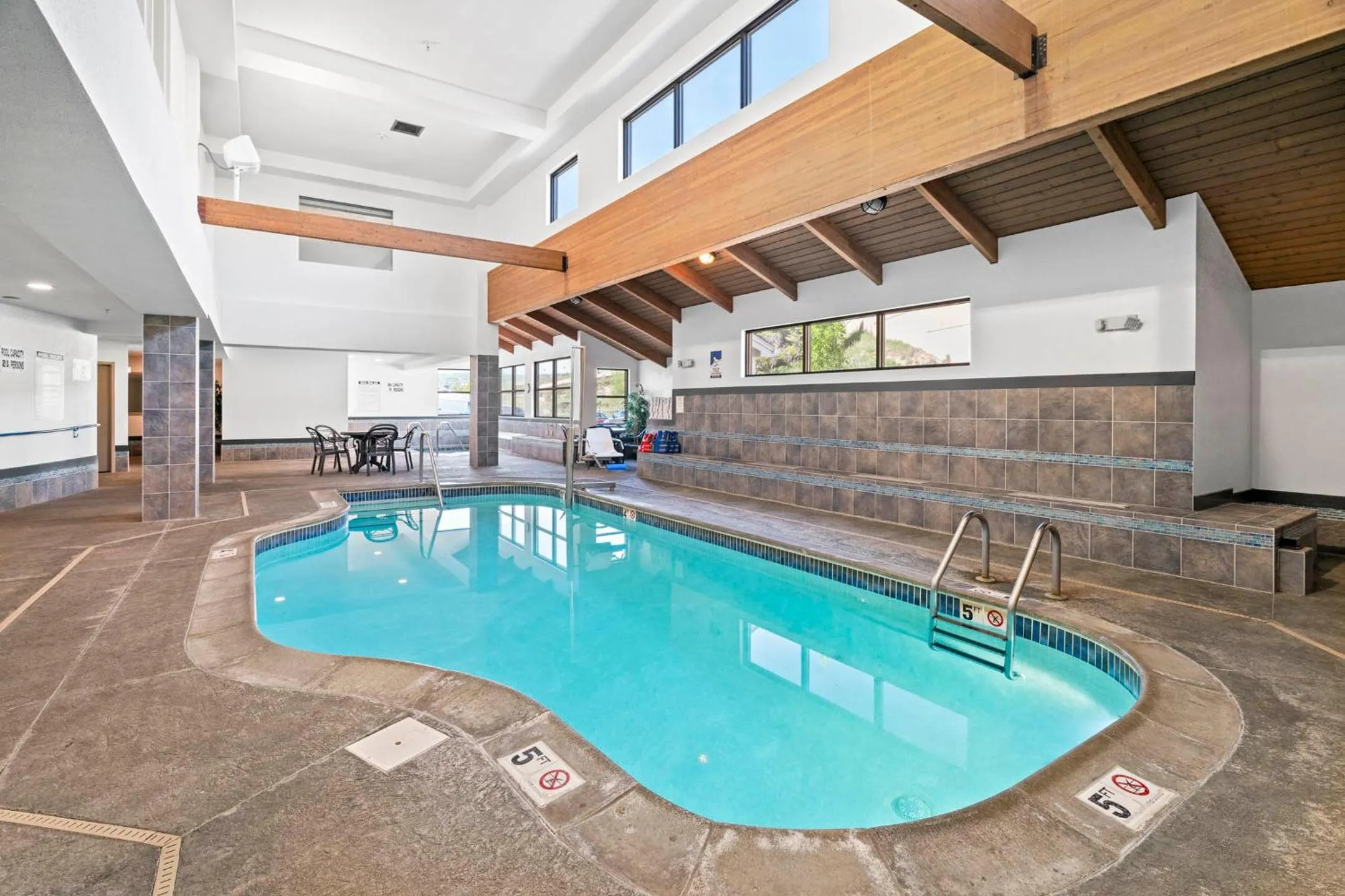 Swimming pool in Beacon Pointe on Lake Superior