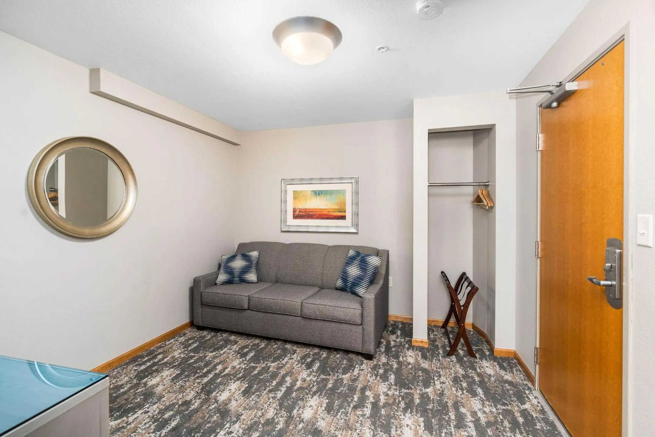 Living room, Bed in Beacon Pointe on Lake Superior