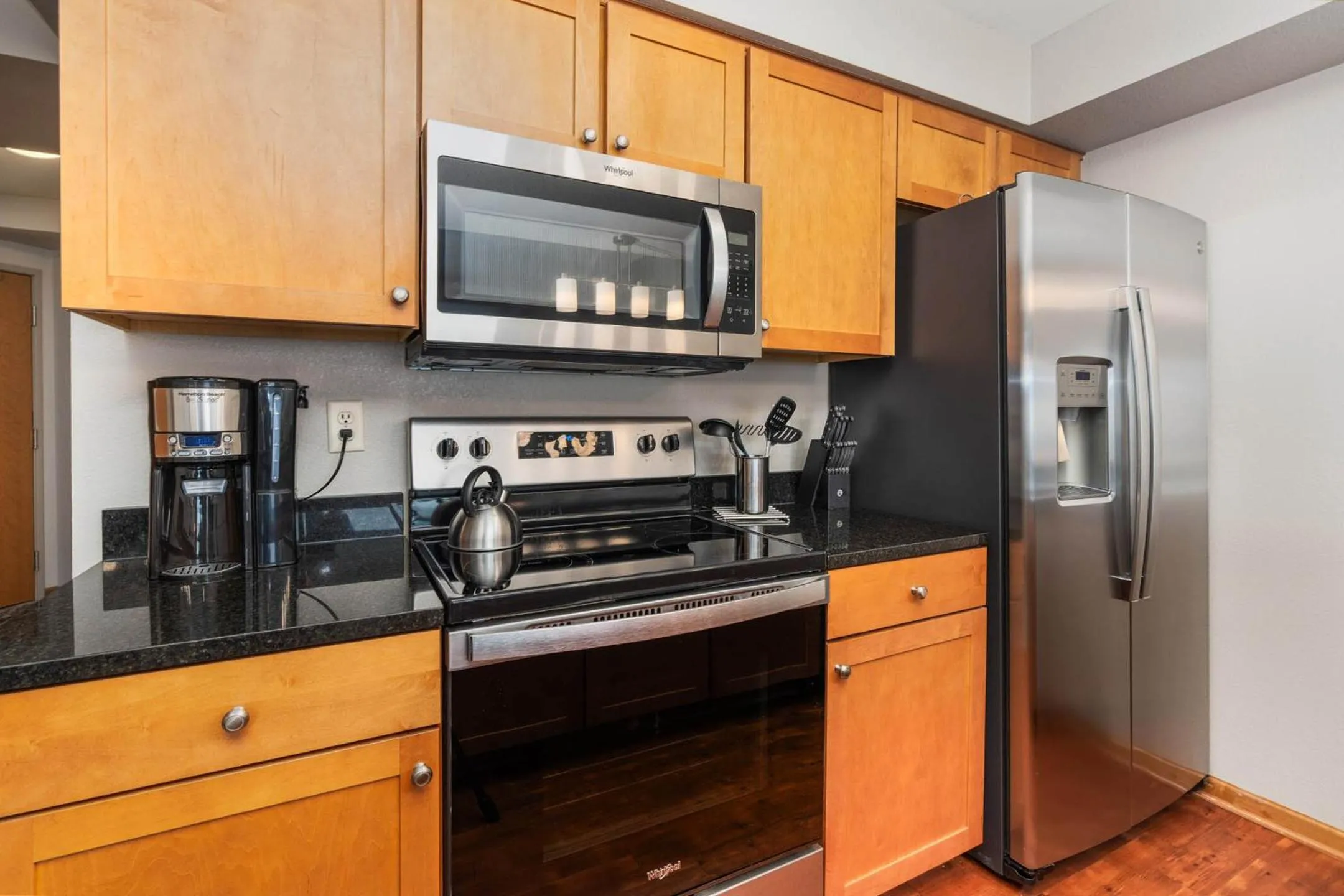 Kitchen or kitchenette in Beacon Pointe on Lake Superior