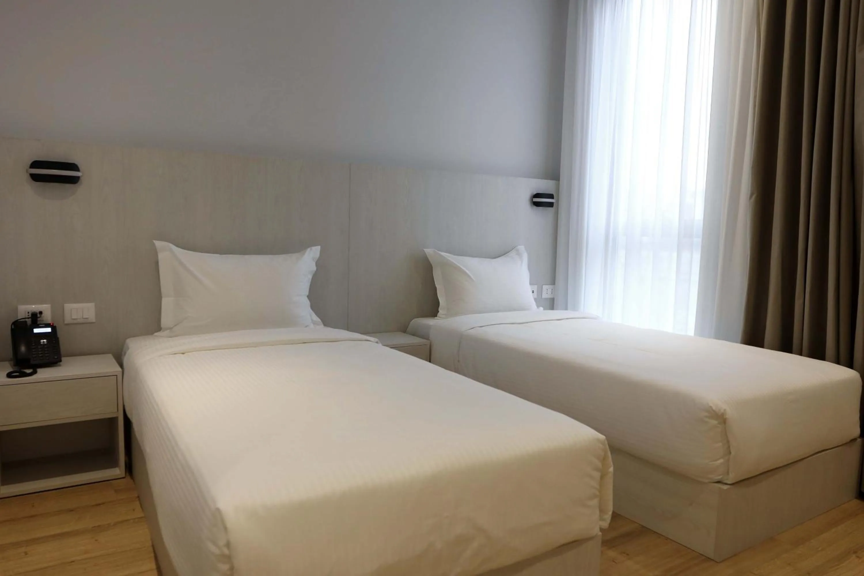 Bed in Metro Hotel Terminal