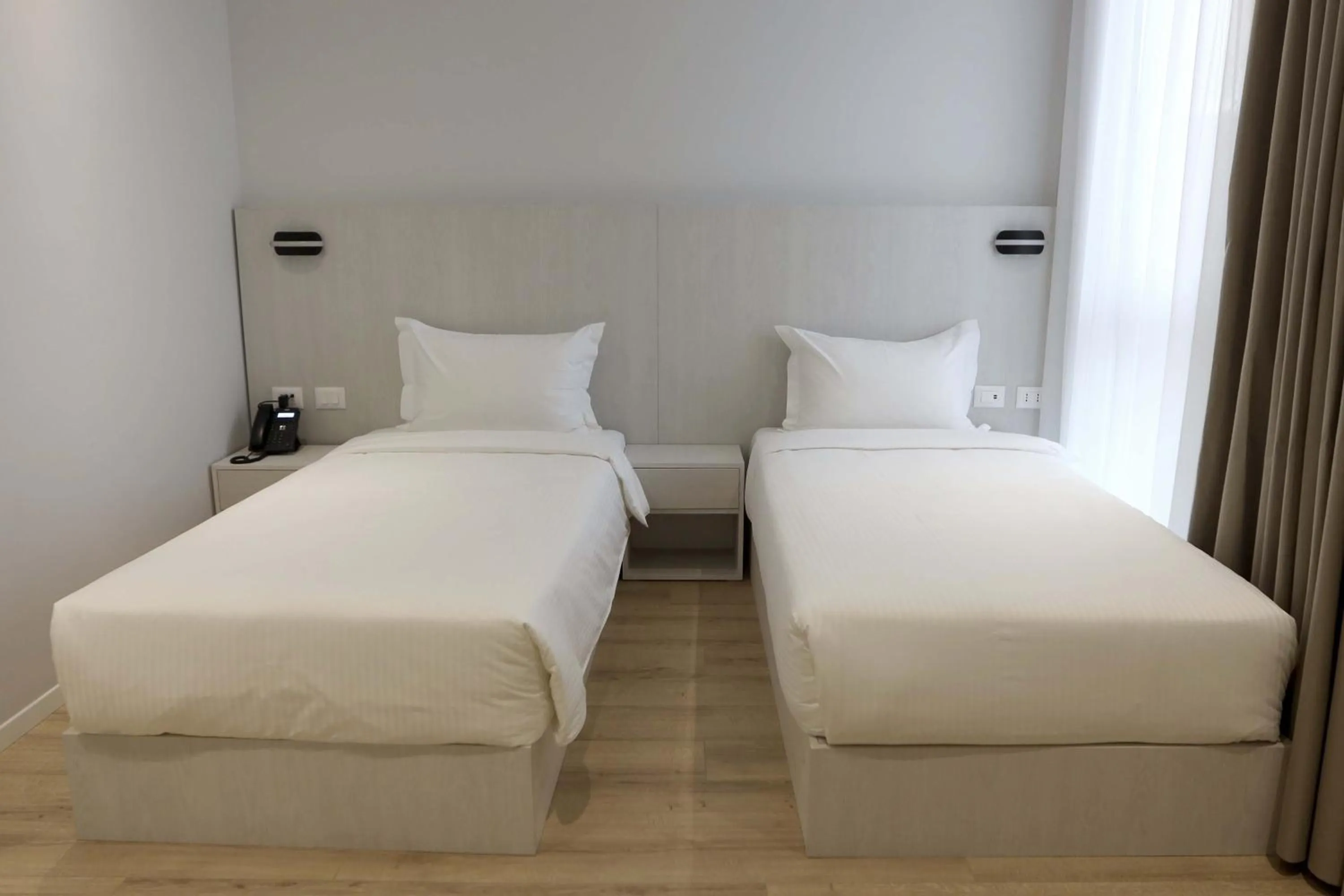 Bed in Metro Hotel Terminal