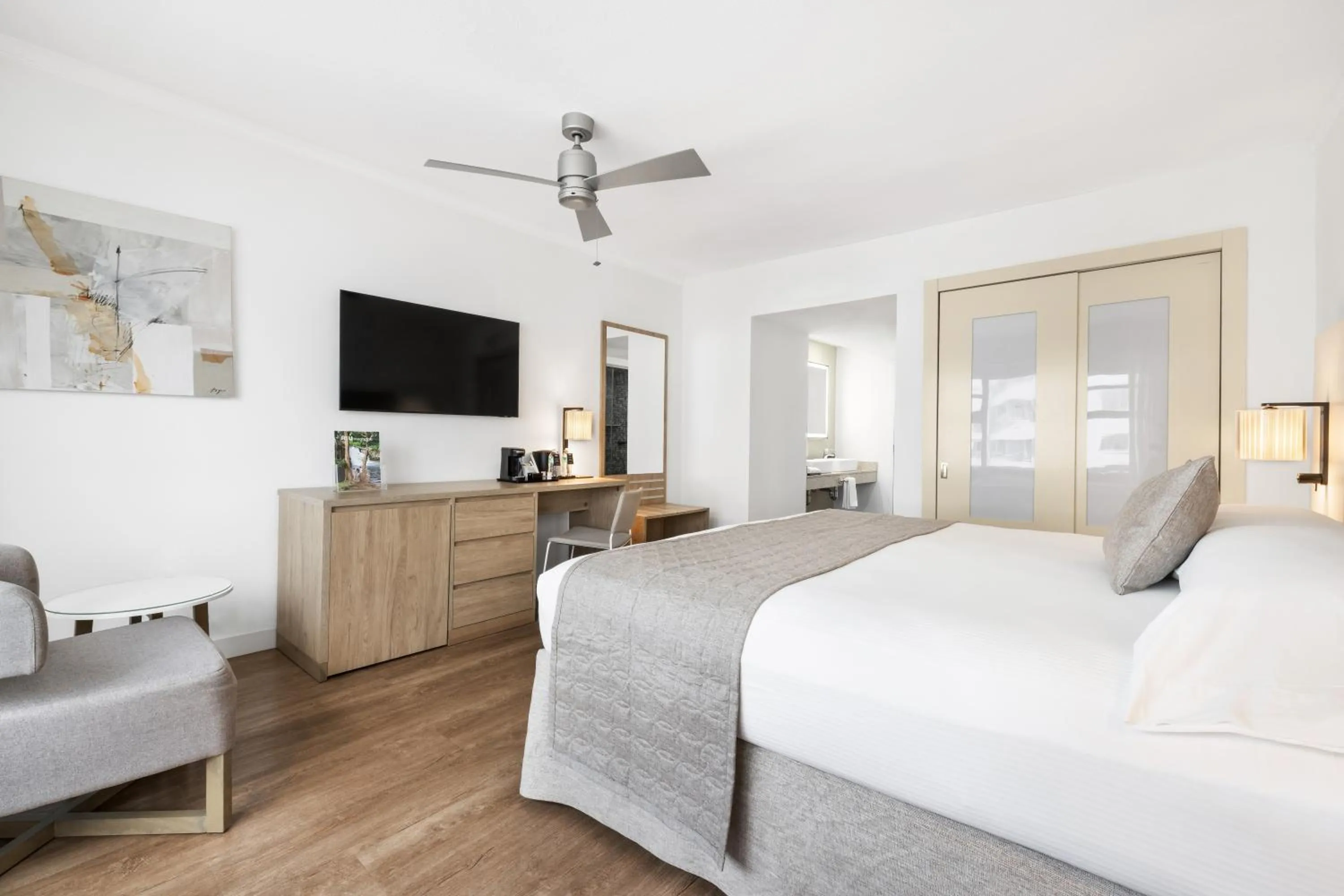 Bed in Riu Plaza Miami Beach