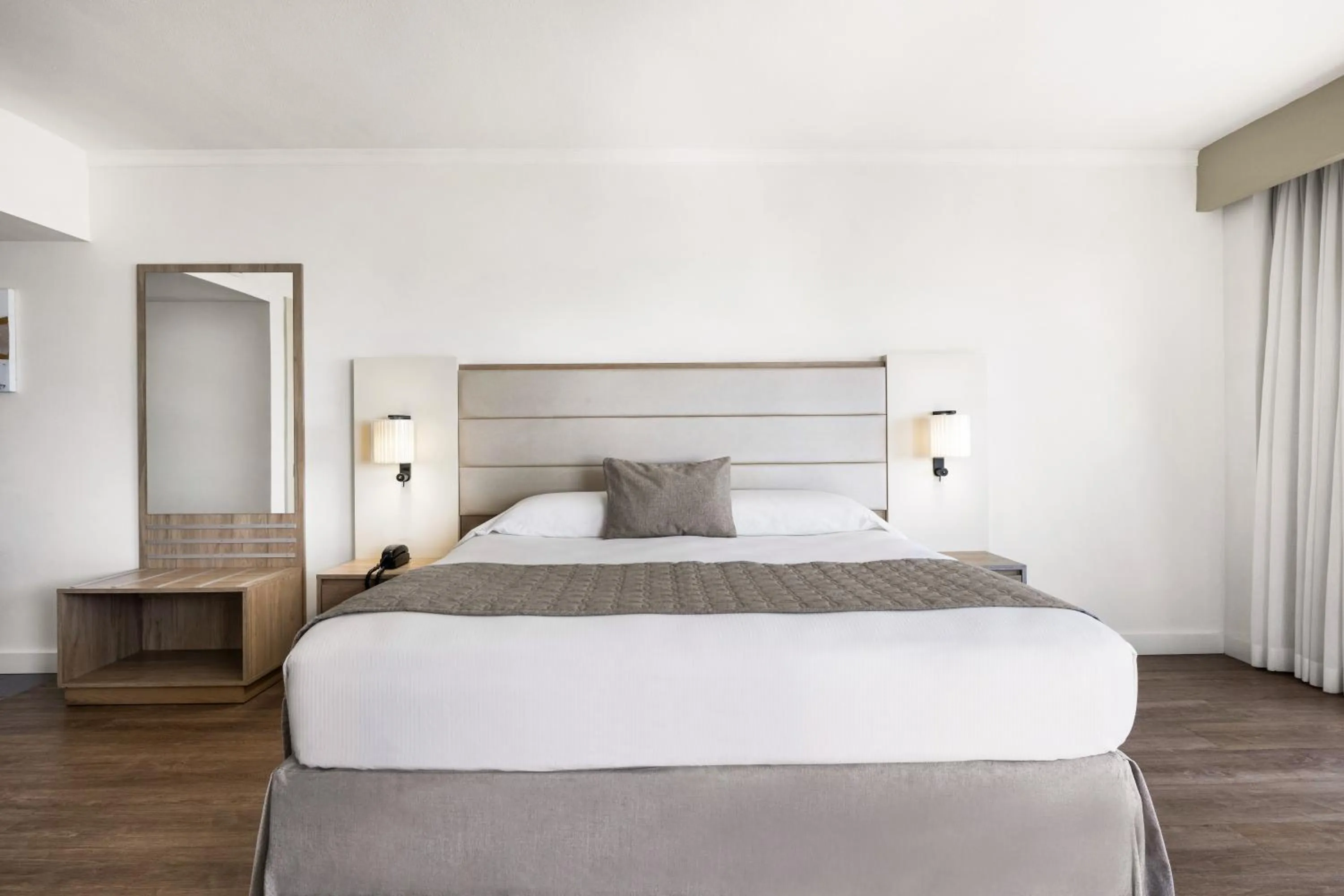 Bed in Riu Plaza Miami Beach