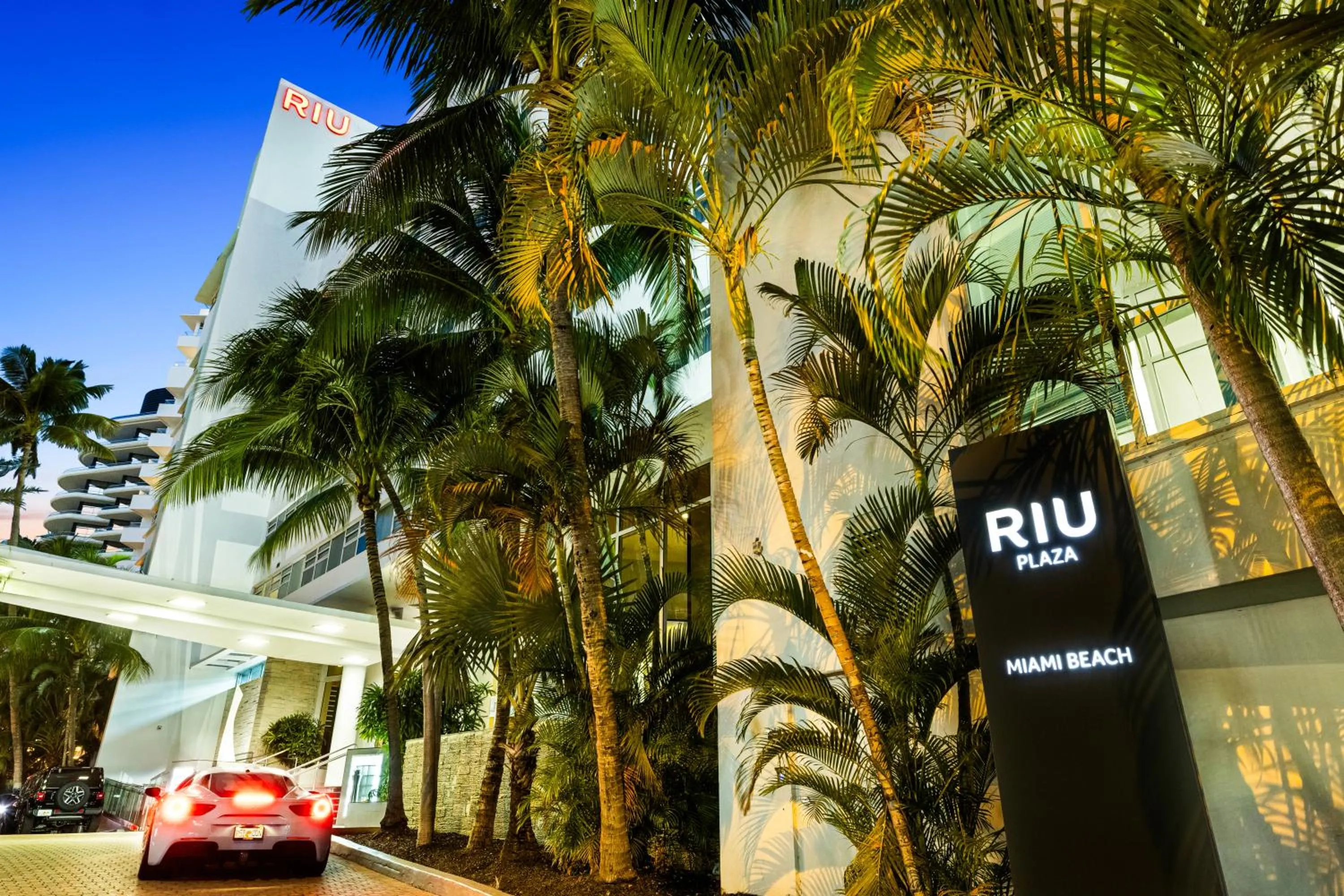Facade/entrance in Riu Plaza Miami Beach