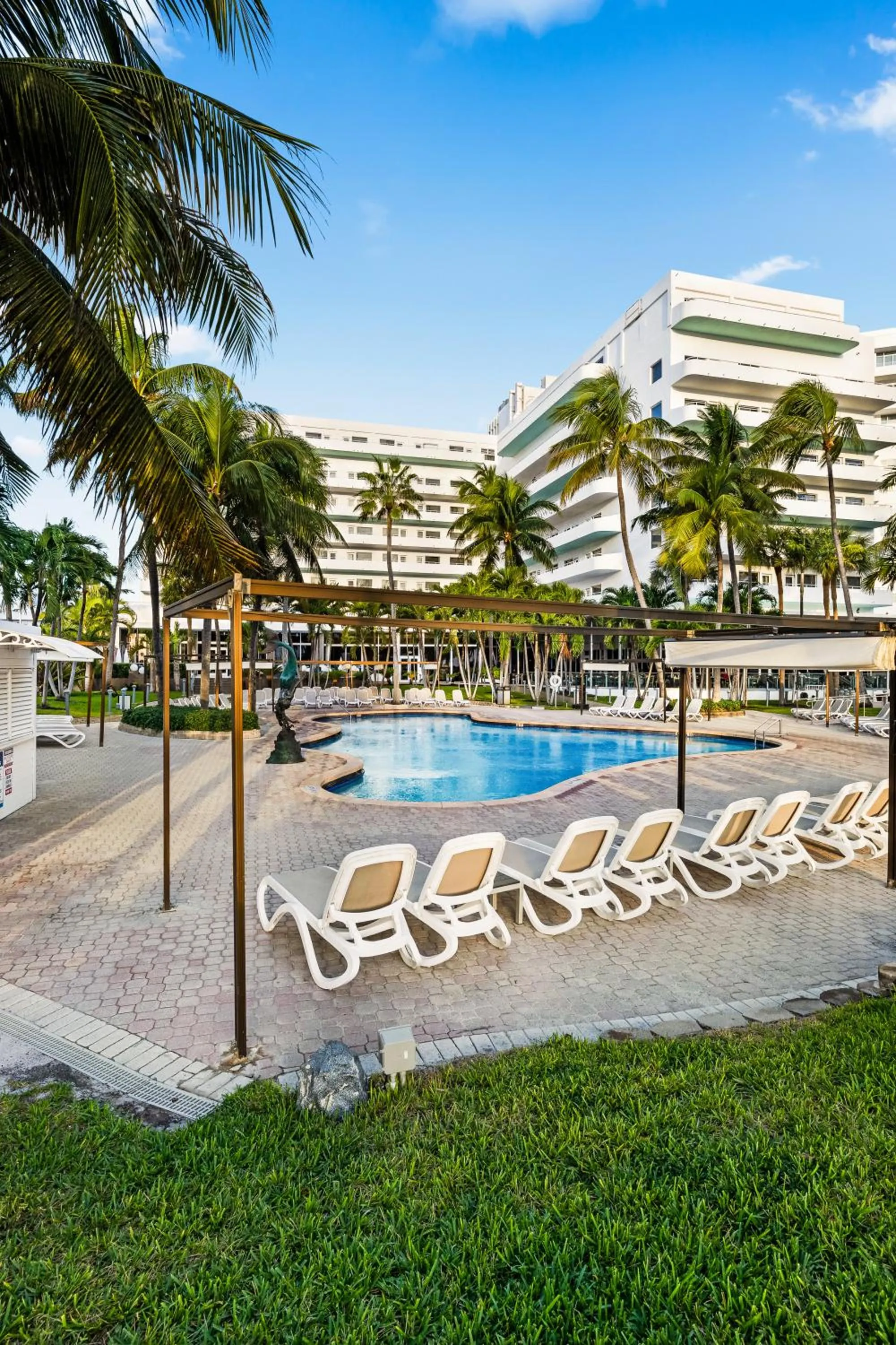 Pool view in Riu Plaza Miami Beach