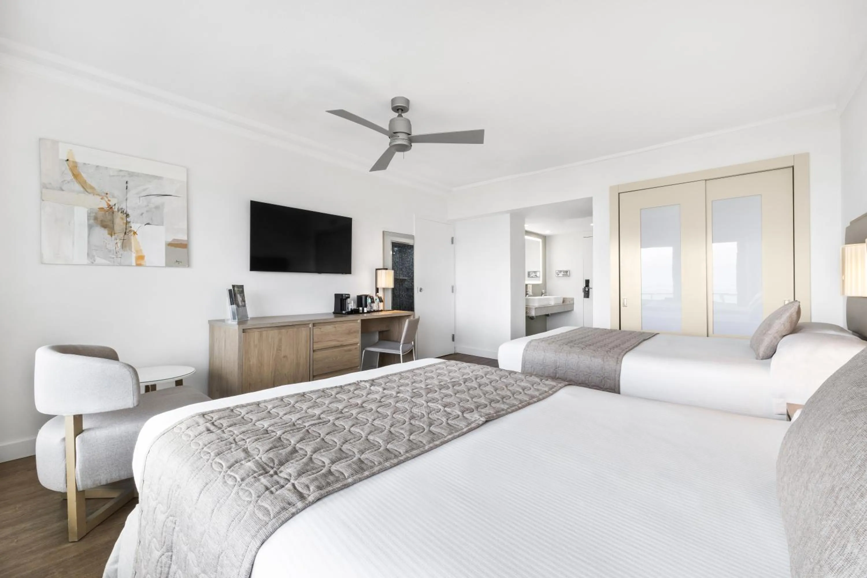 TV and multimedia, Bed in Riu Plaza Miami Beach