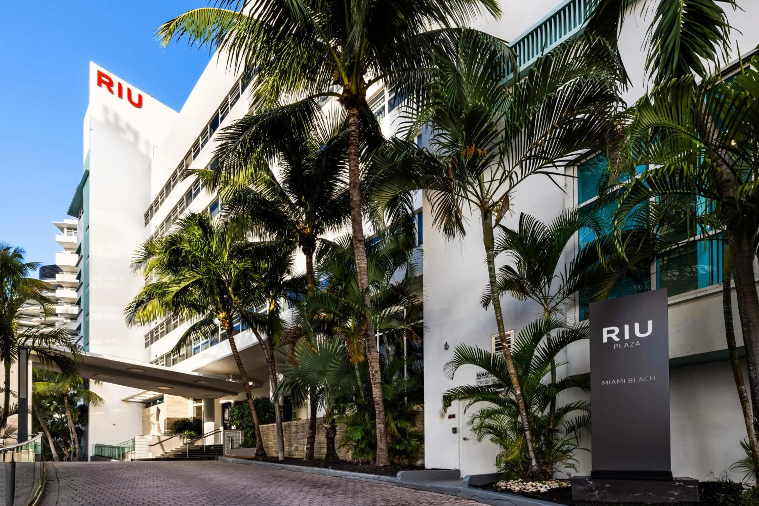 Facade/entrance in Riu Plaza Miami Beach