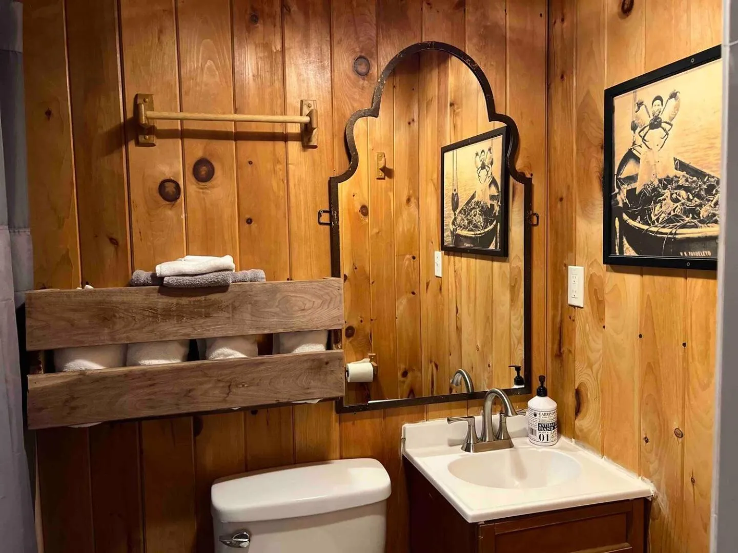 Bathroom in Kozy Haven Log Cabin Rentals