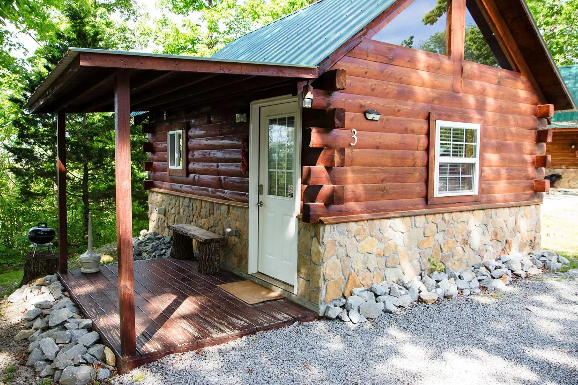 Inner courtyard view in Kozy Haven Log Cabin Rentals