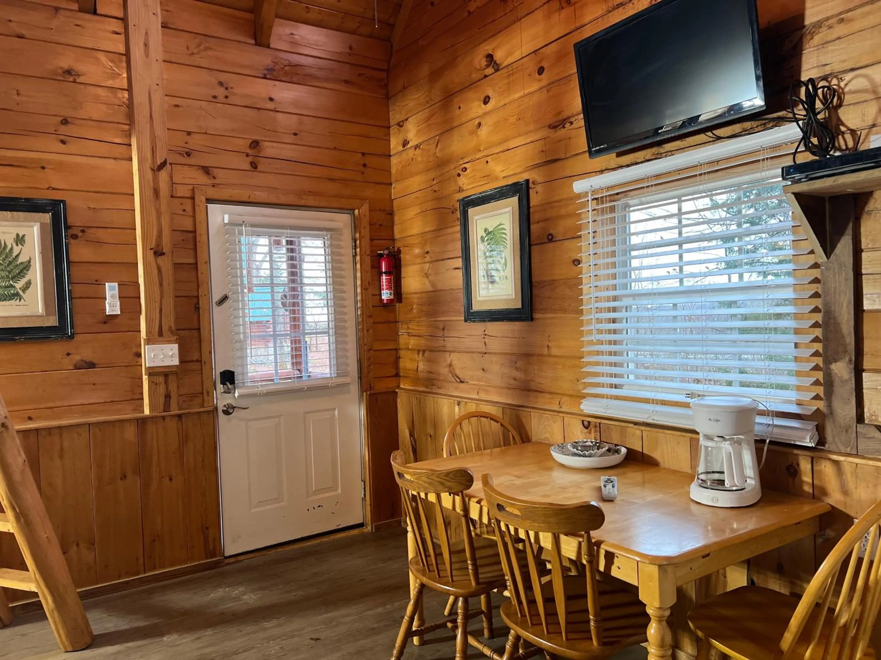 TV and multimedia in Kozy Haven Log Cabin Rentals