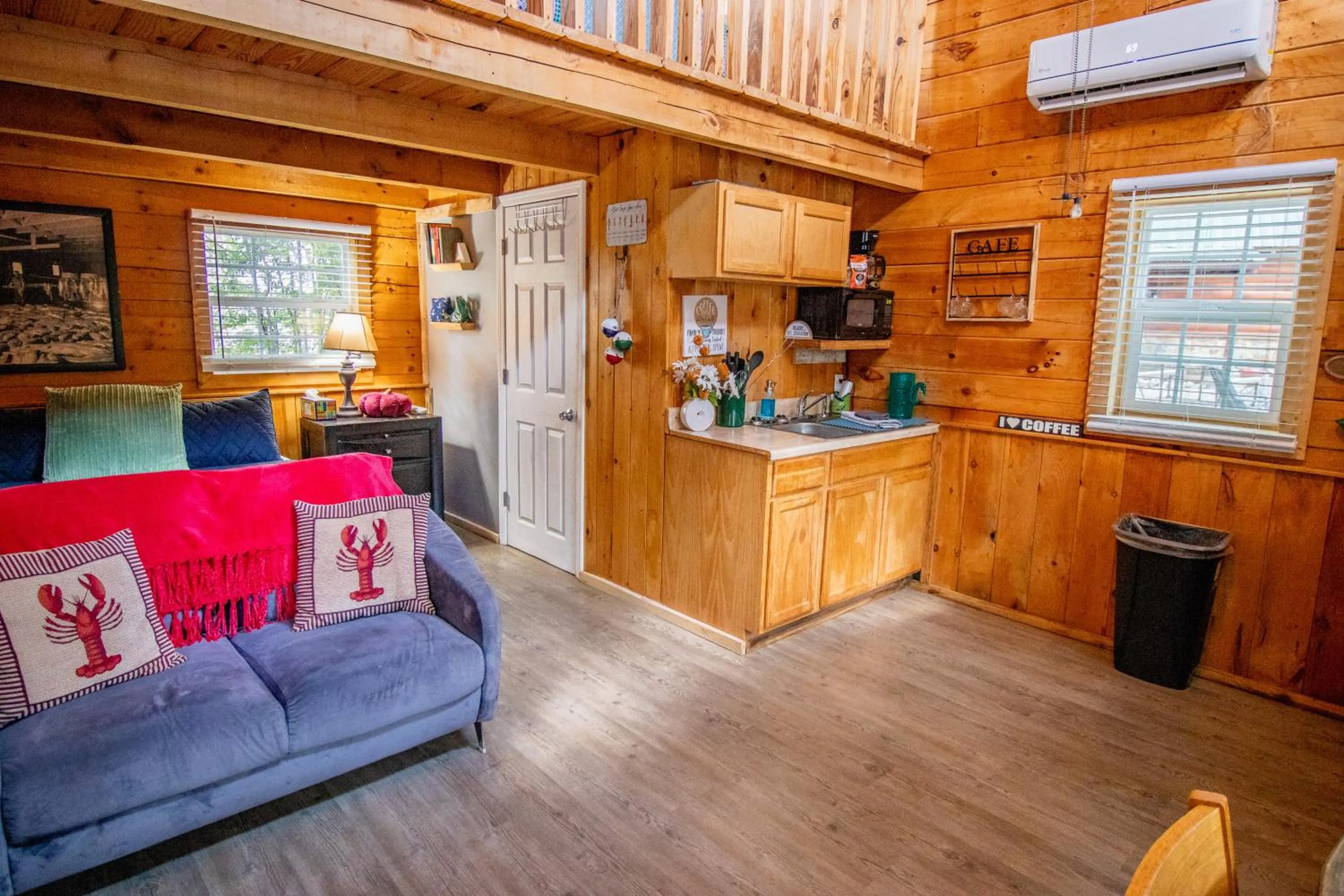 Living room in Kozy Haven Log Cabin Rentals