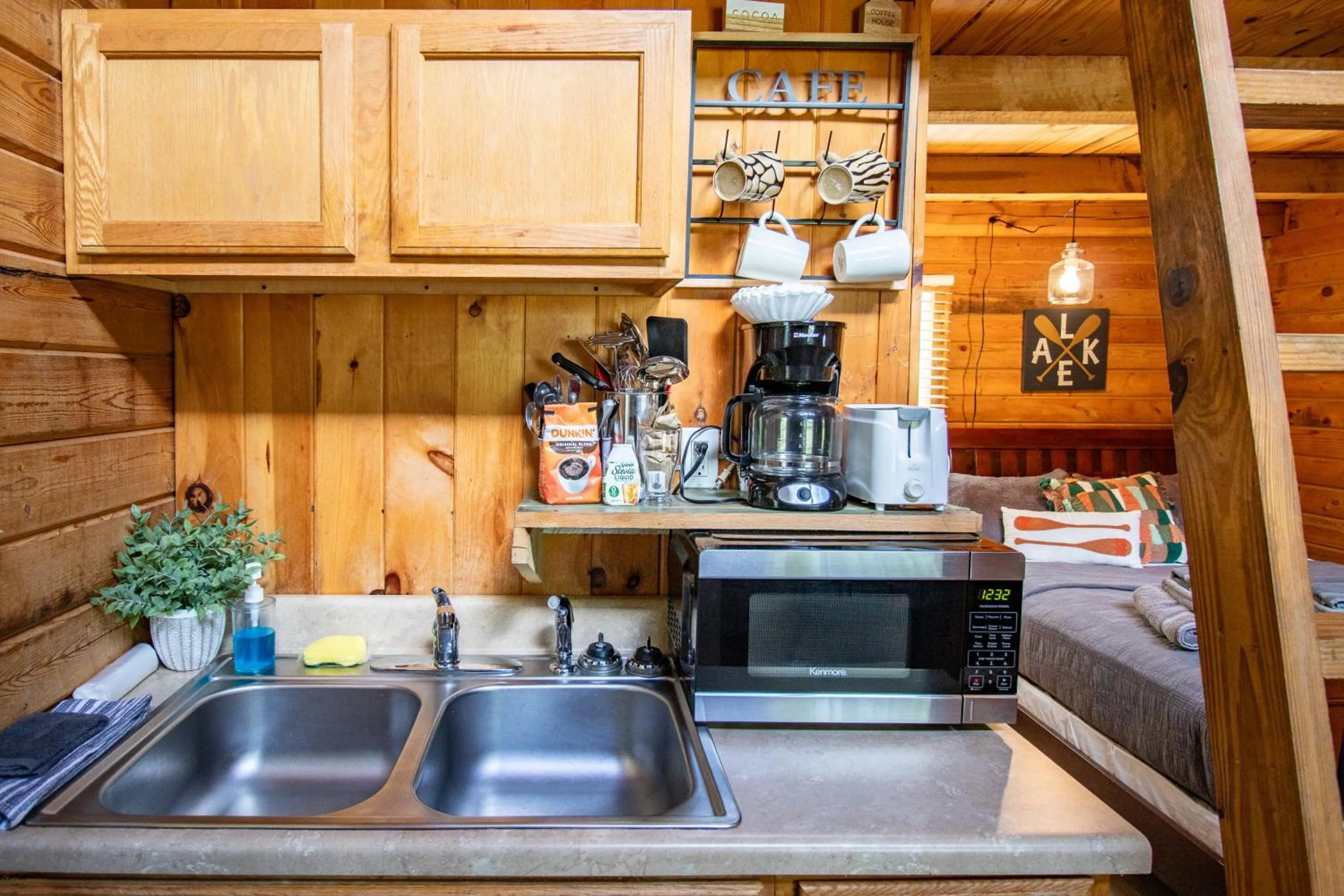Coffee/tea facilities in Kozy Haven Log Cabin Rentals