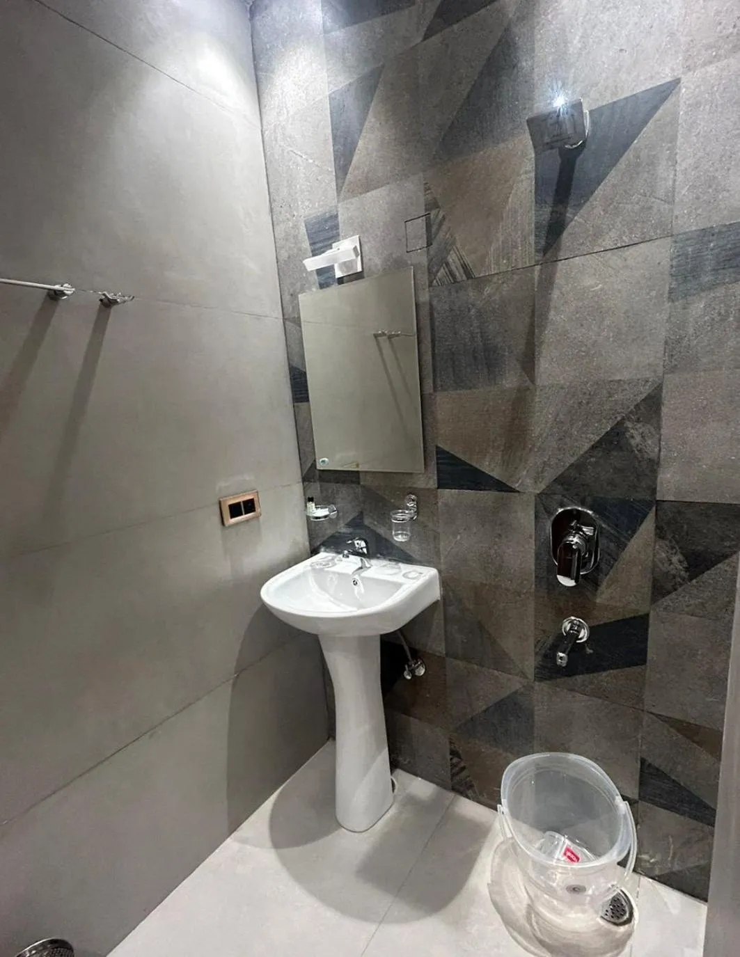 Toilet in Hotel Katani Inn