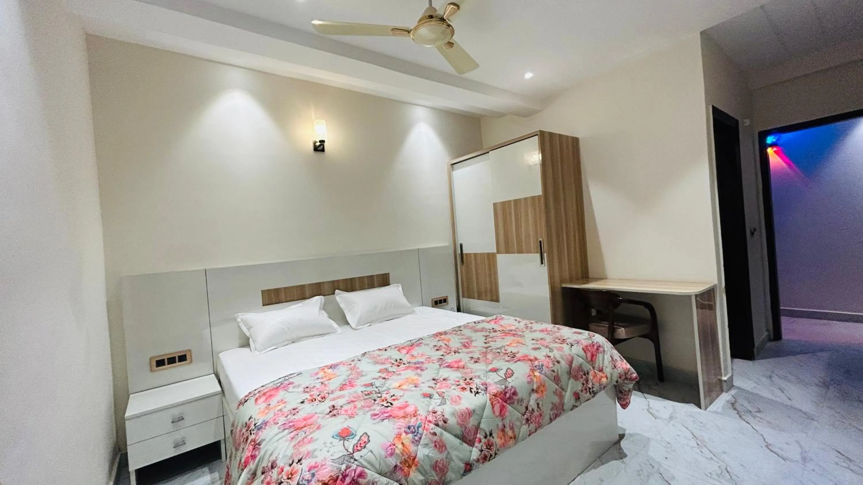 Bedroom, Bed in Hotel Katani Inn