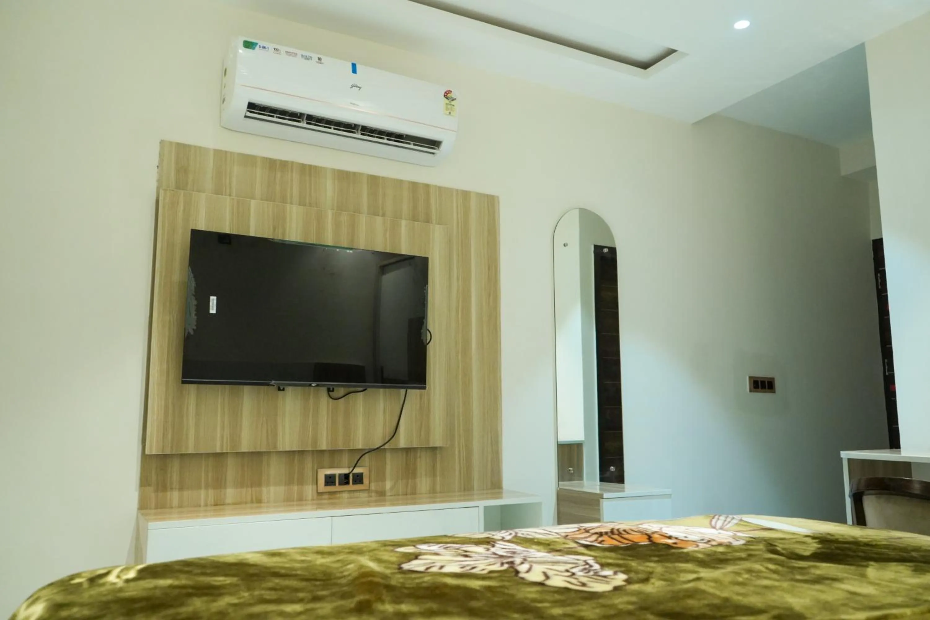 Bed in Hotel Katani Inn