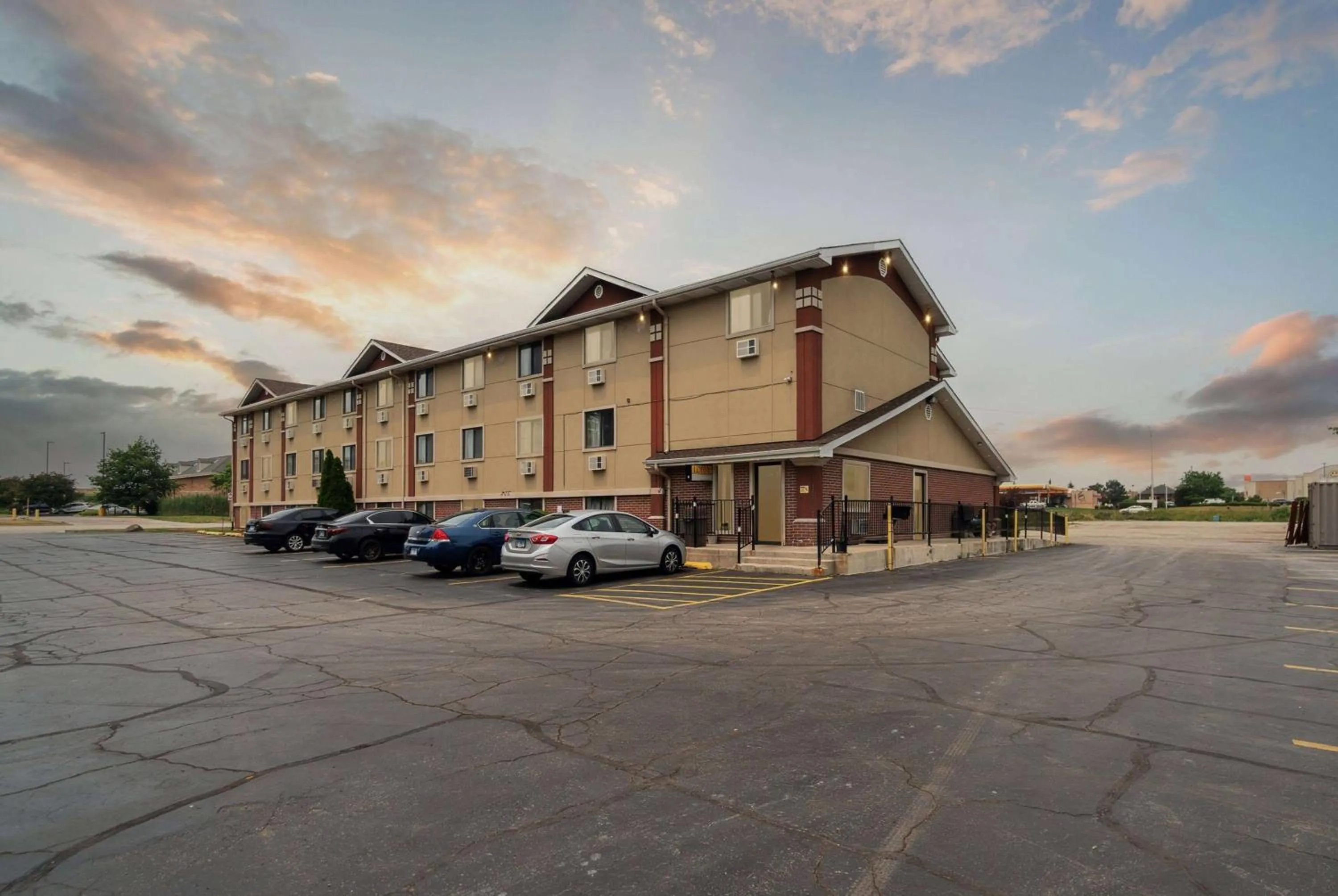 Property building in Super 8 by Wyndham Kenosha/Pleasant Prairie