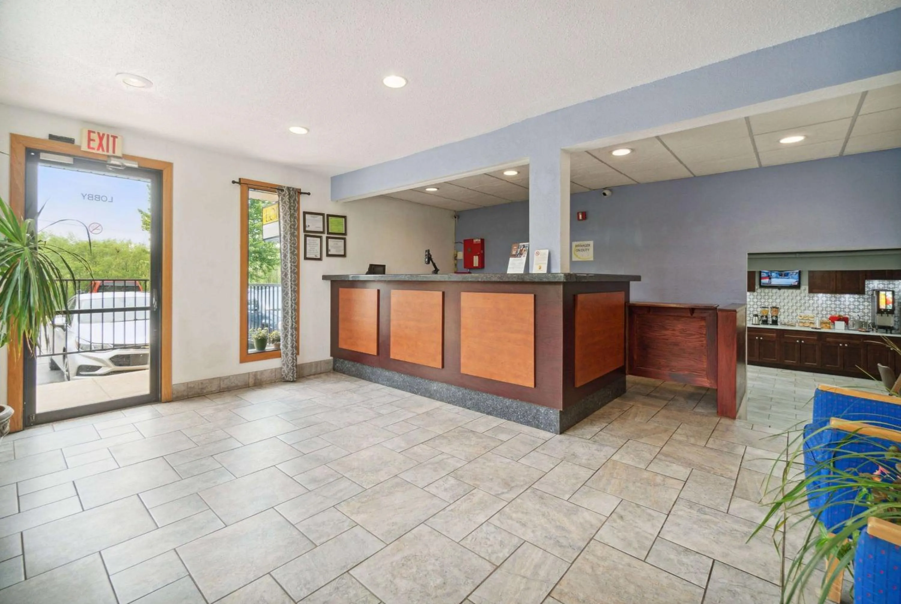 Lobby or reception in Super 8 by Wyndham Kenosha/Pleasant Prairie