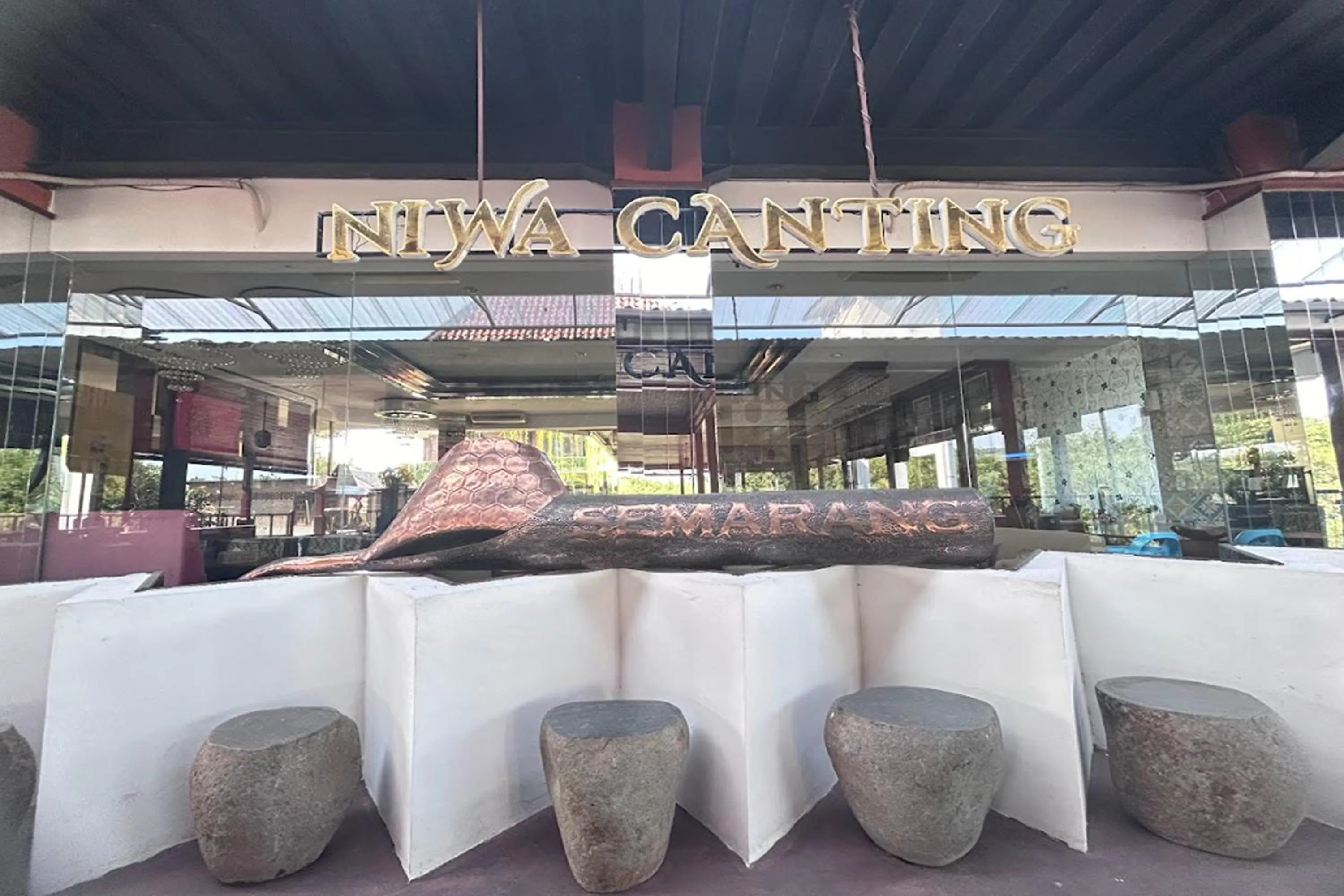 Property building in Niwa Canting