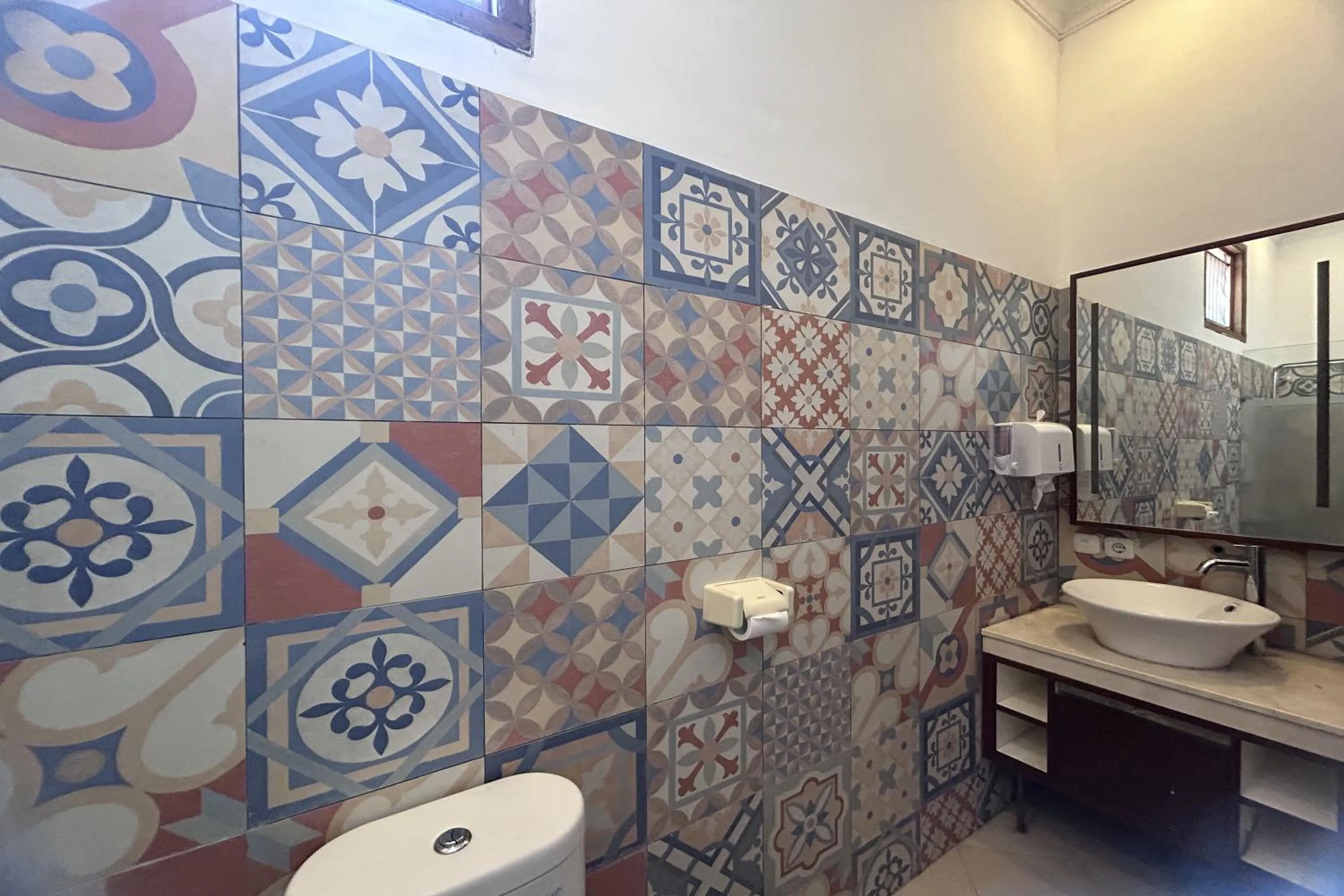 Bathroom in Niwa Canting