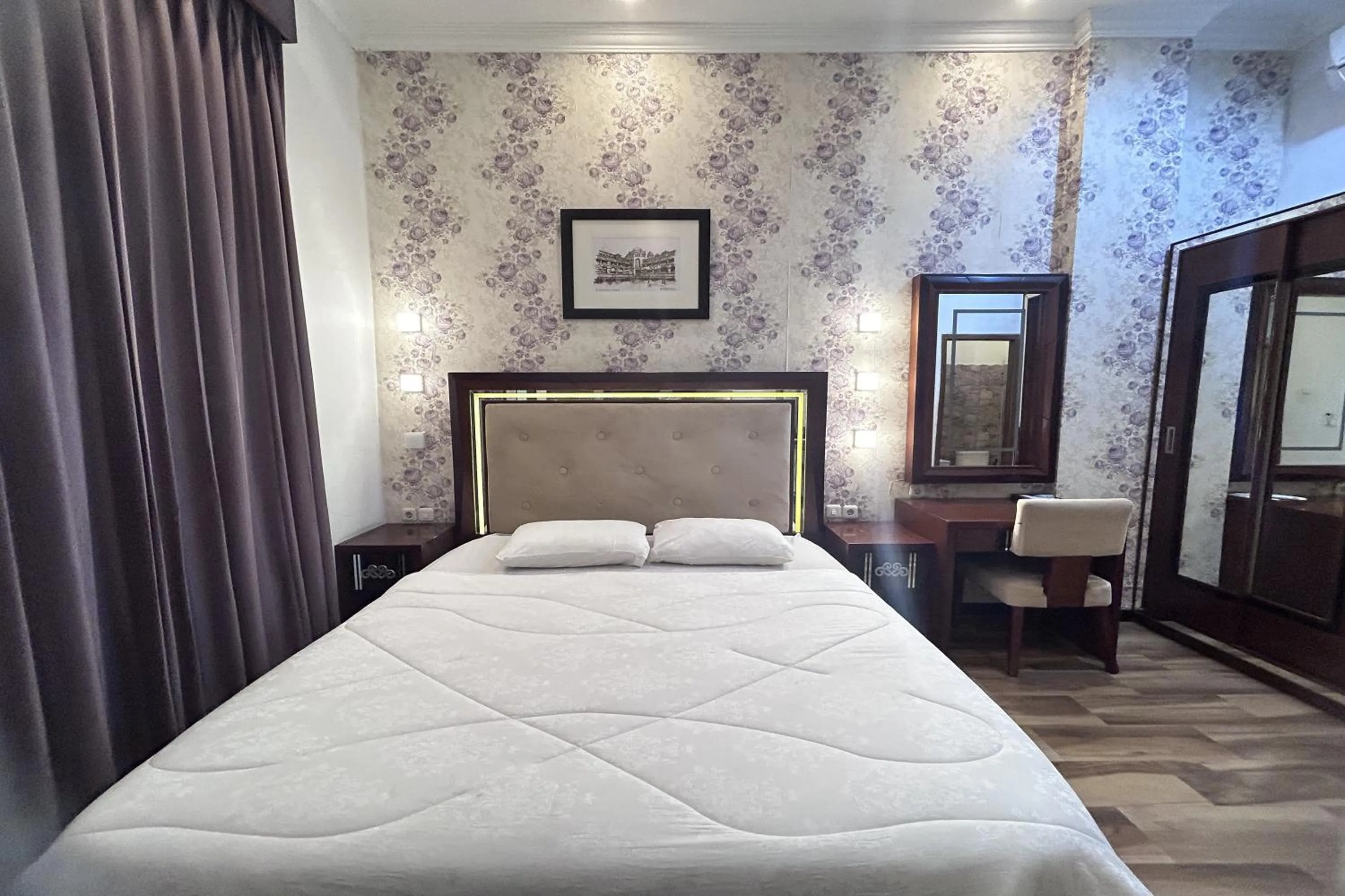 Bedroom, Bed in Niwa Canting