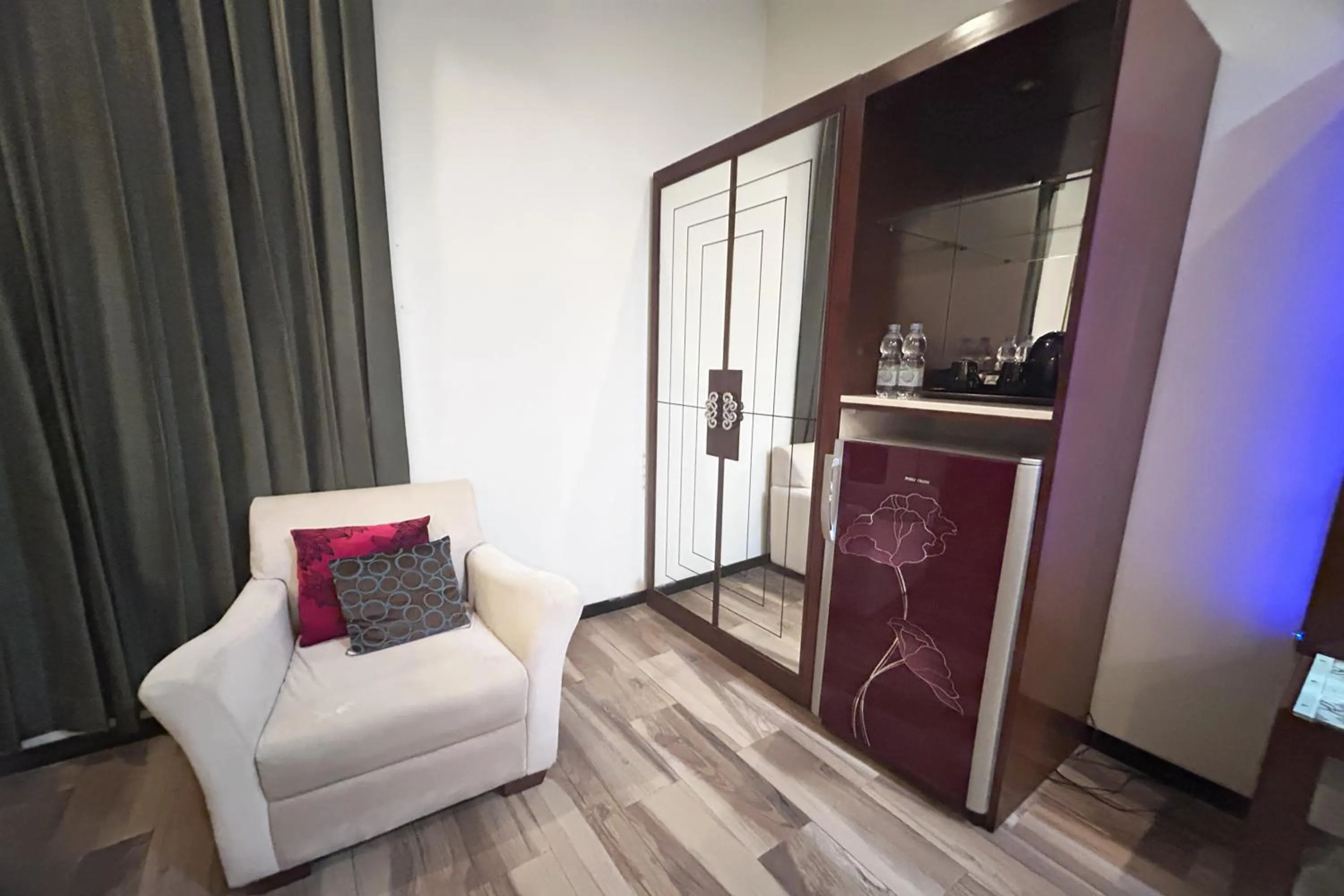 Bedroom in Niwa Canting