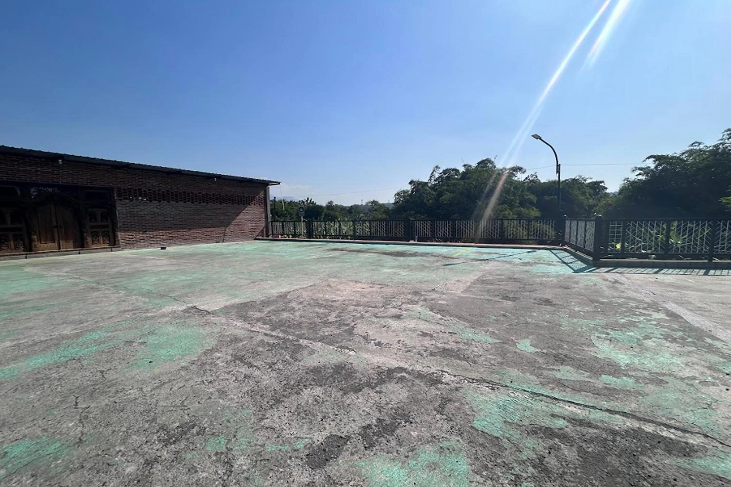 Property building in Niwa Canting