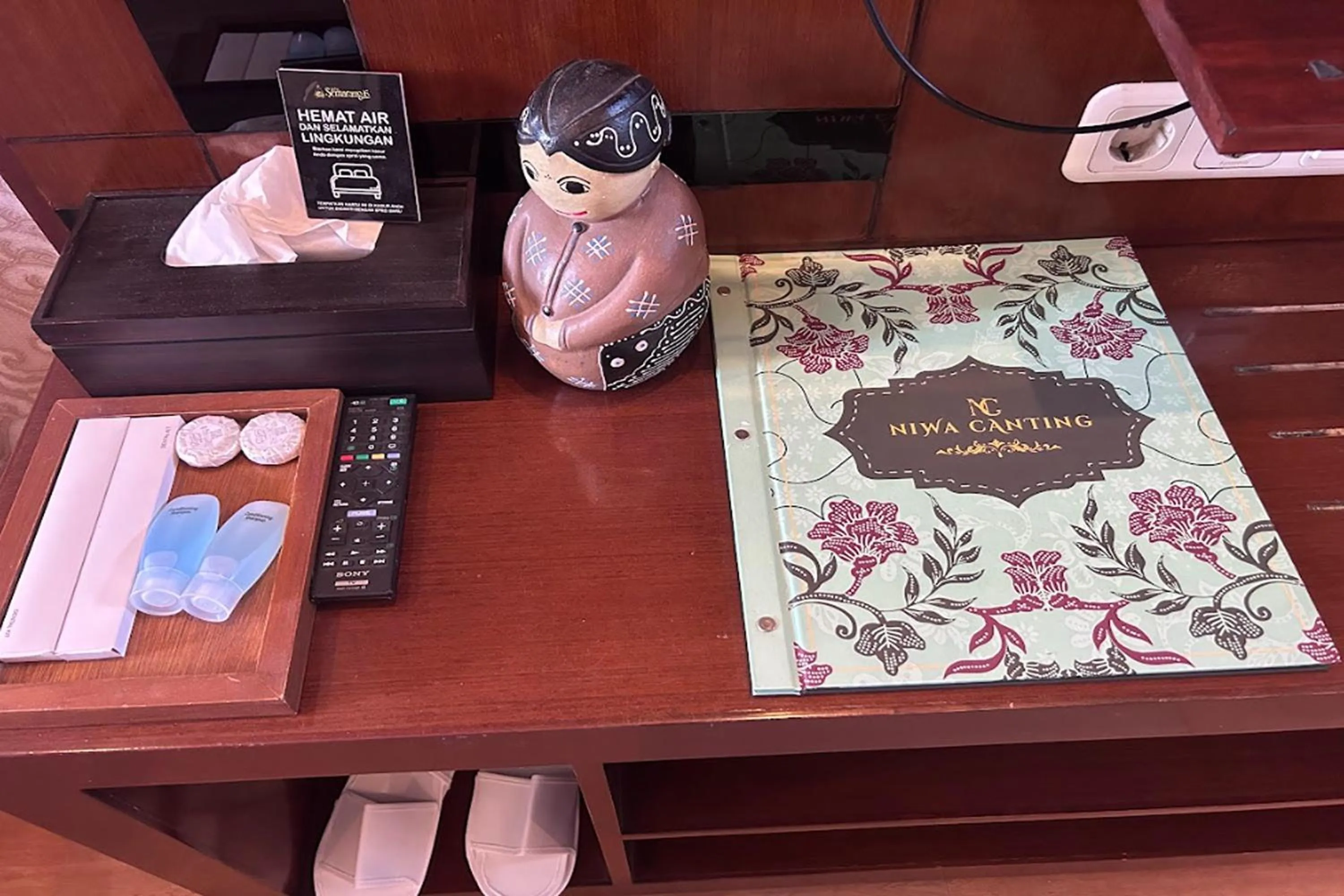 Bedroom in Niwa Canting