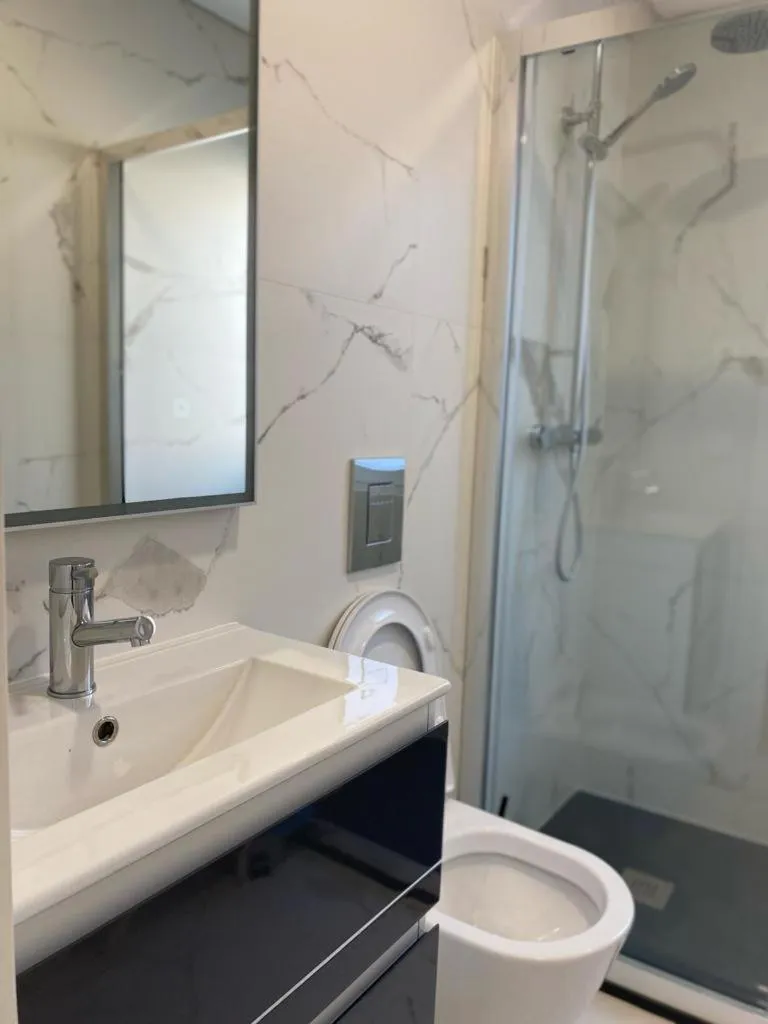 Shower in Casa Augusta 4