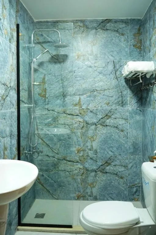 Shower in Conord Hotel