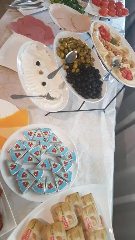 Restaurant/places to eat in Conord Hotel