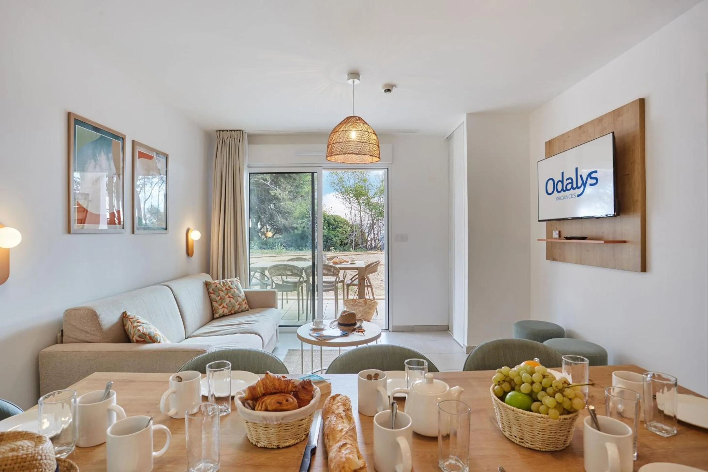Dining area in Résidence Odalys Riviera