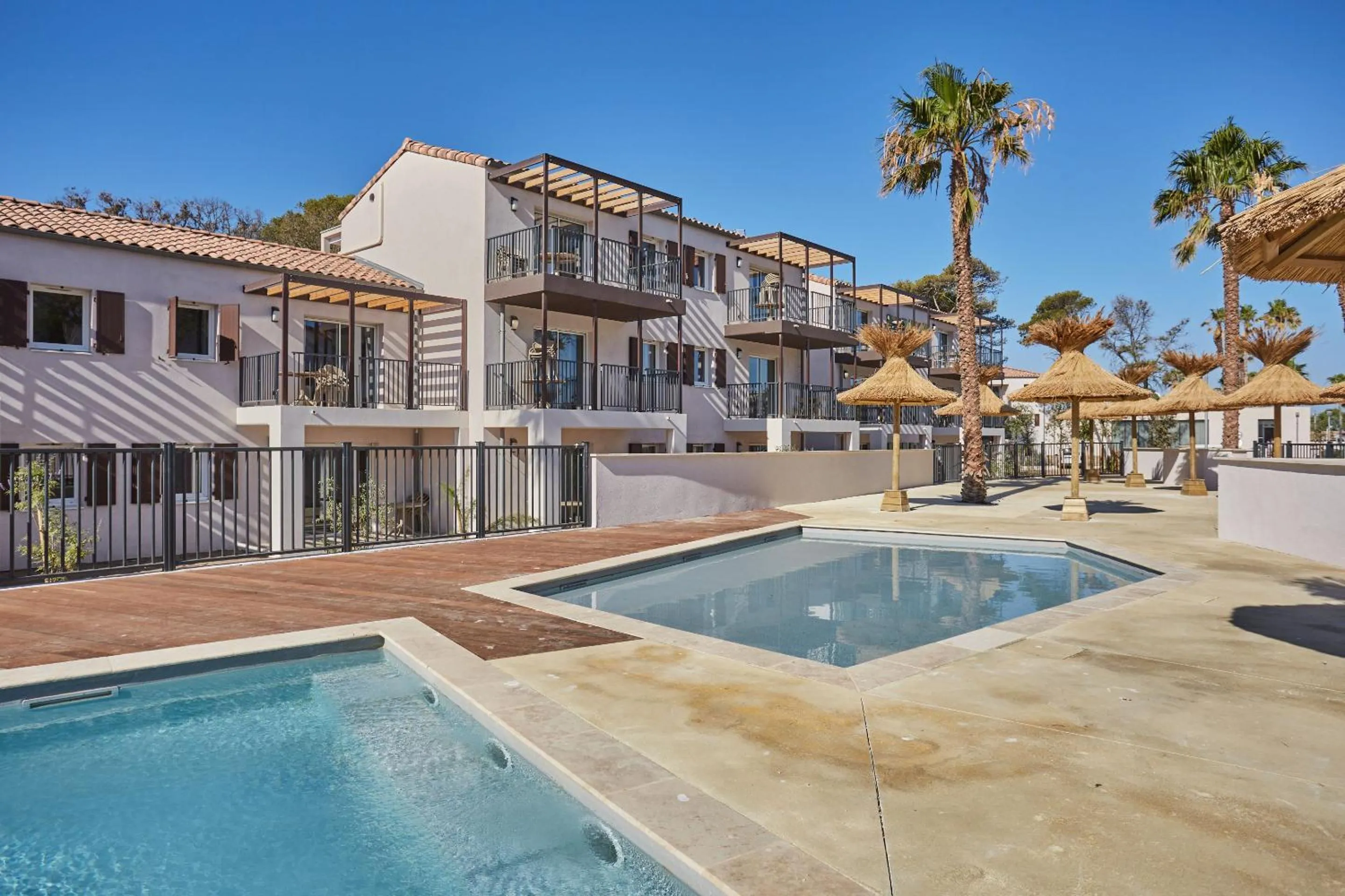 Swimming pool in Résidence Odalys Riviera