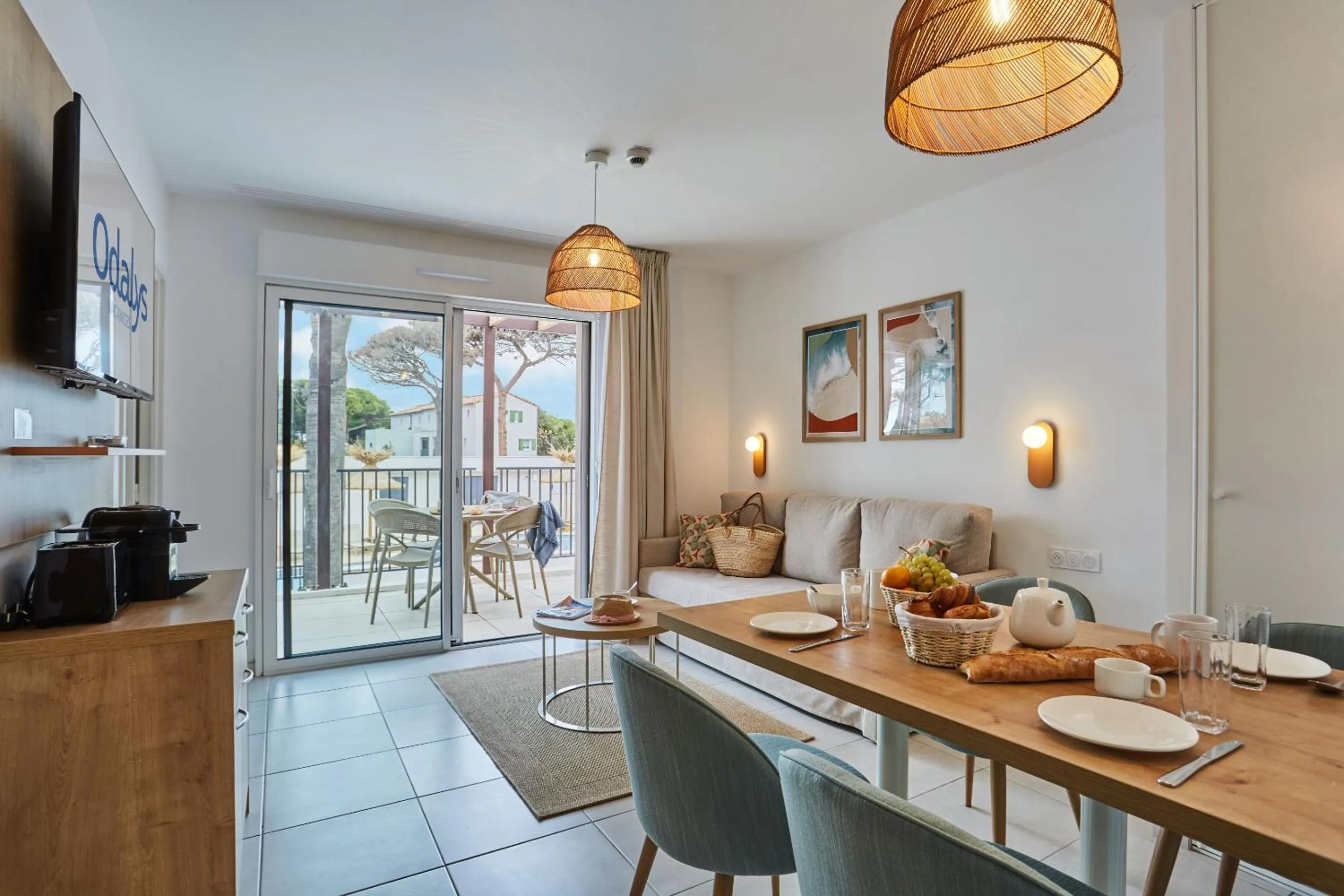 Dining area in Résidence Odalys Riviera