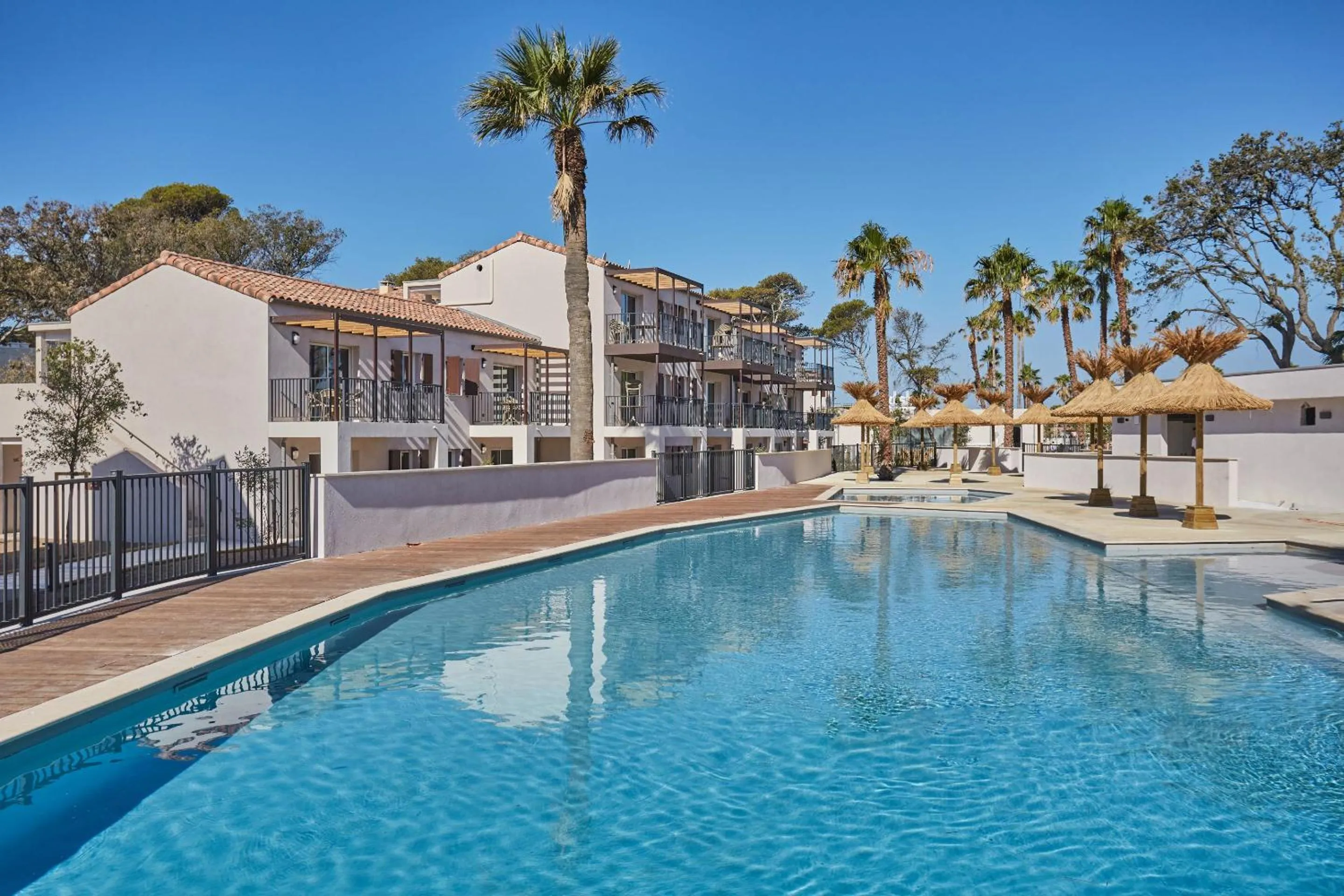 Swimming pool in Résidence Odalys Riviera