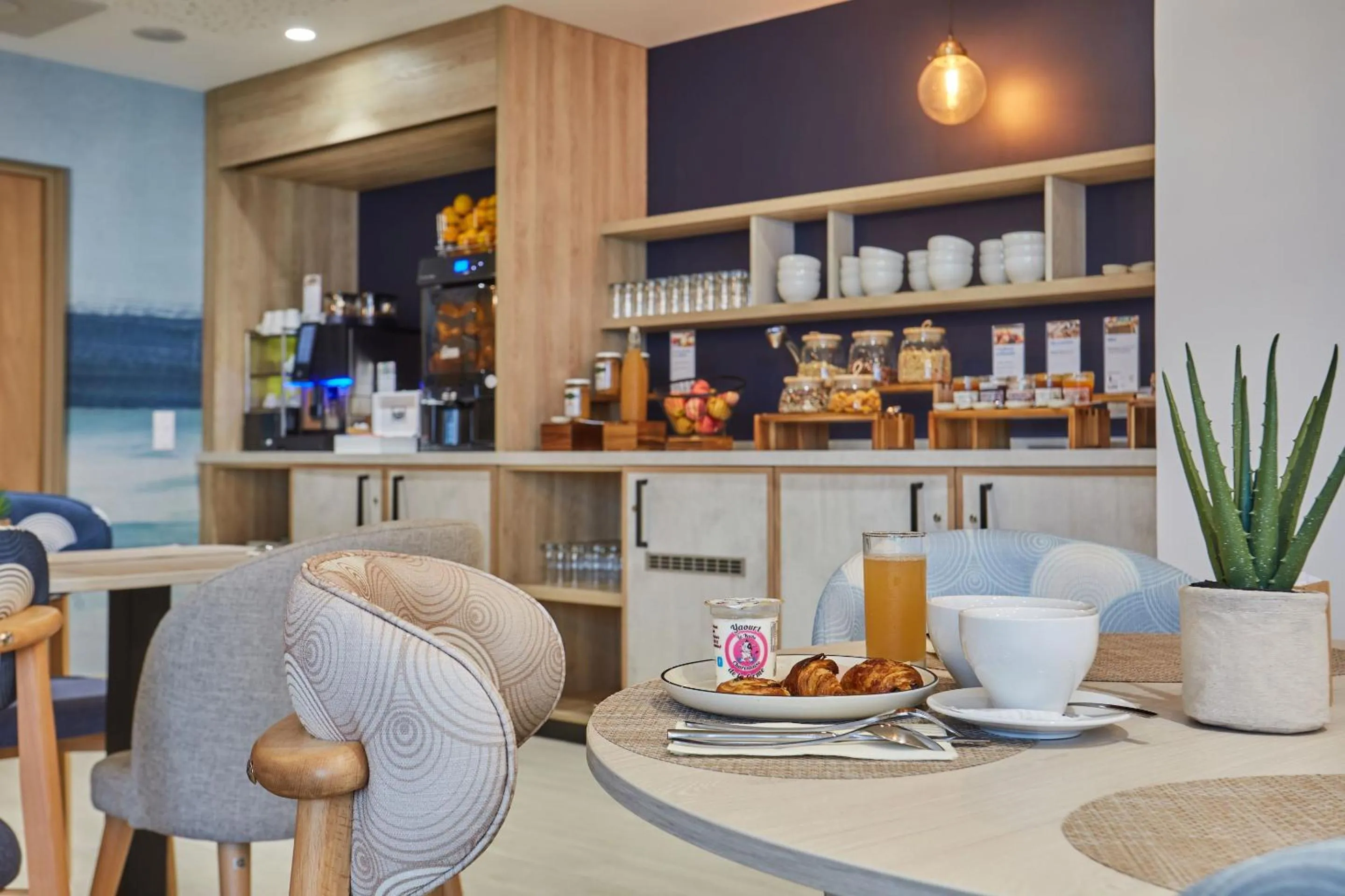 Buffet breakfast in Résidence Odalys L'Orée du Parc