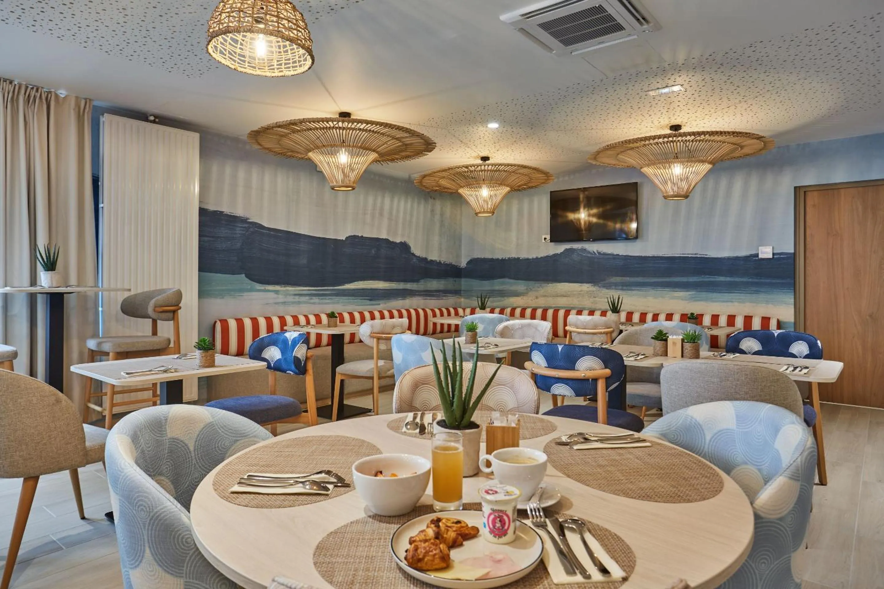 Buffet breakfast in Résidence Odalys L'Orée du Parc